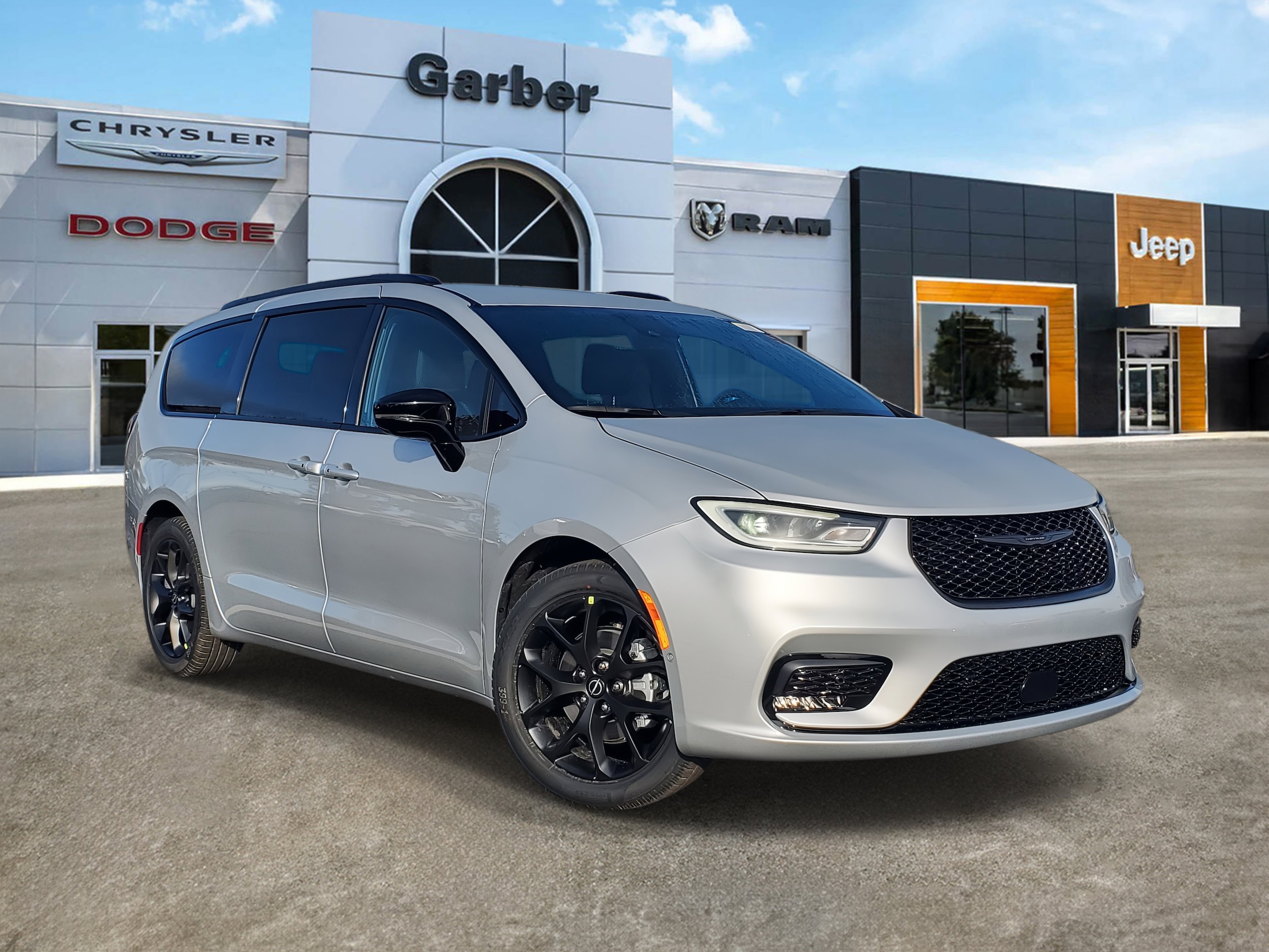 2026 Chrysler Pacifica Select's photo