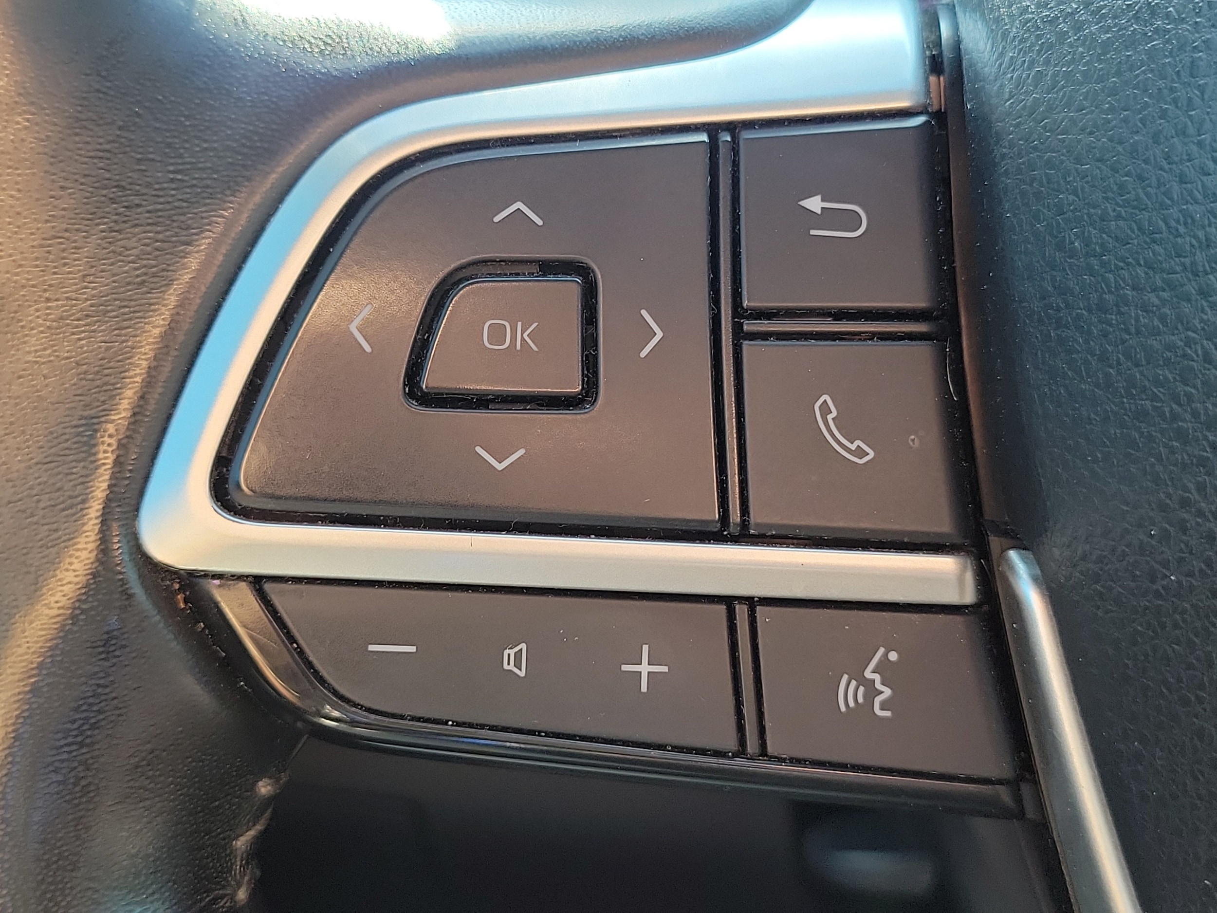 2023 Toyota Highlander XLE - Photo 10