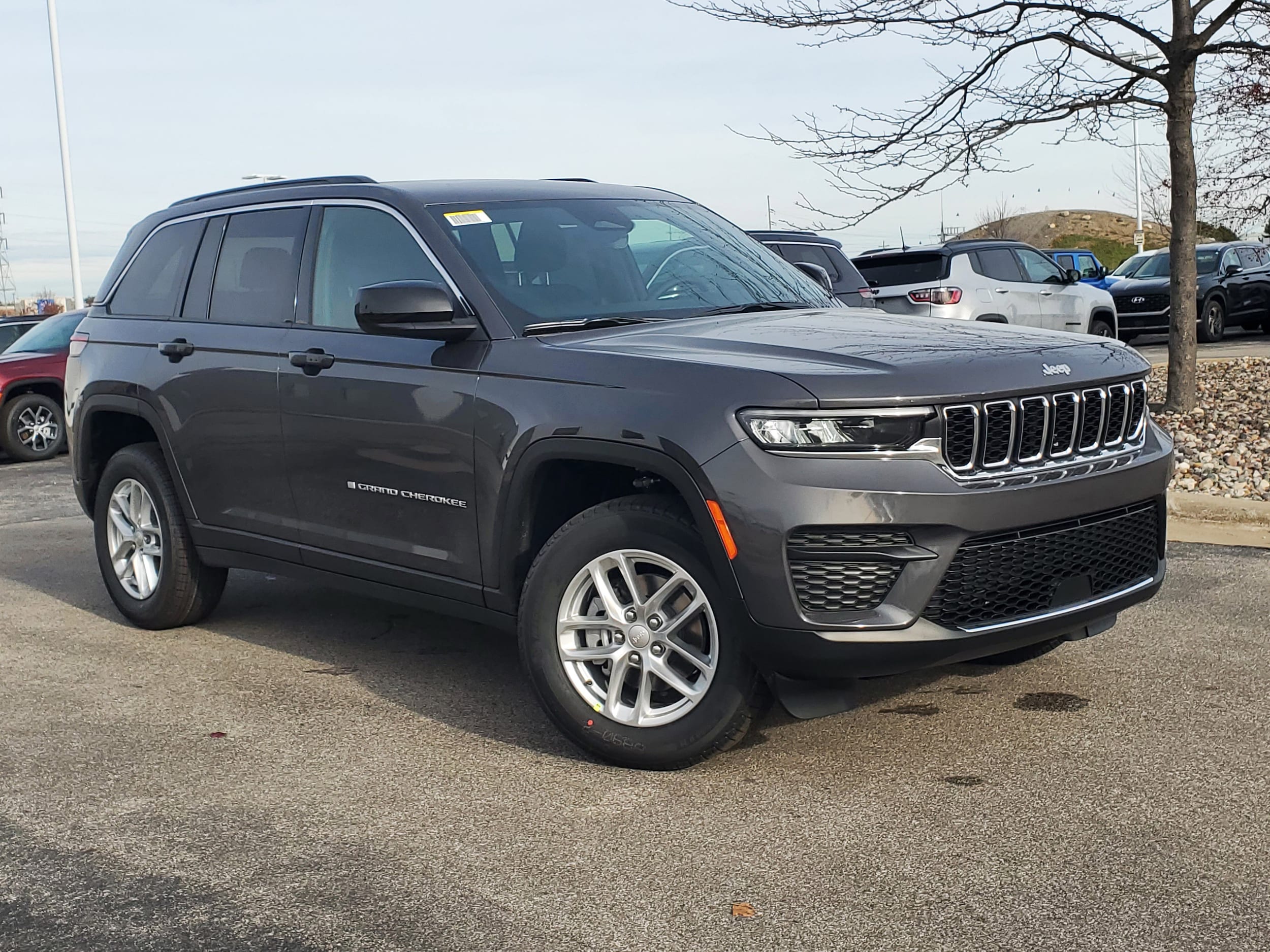 2025 Jeep Grand Cherokee Laredo's photo
