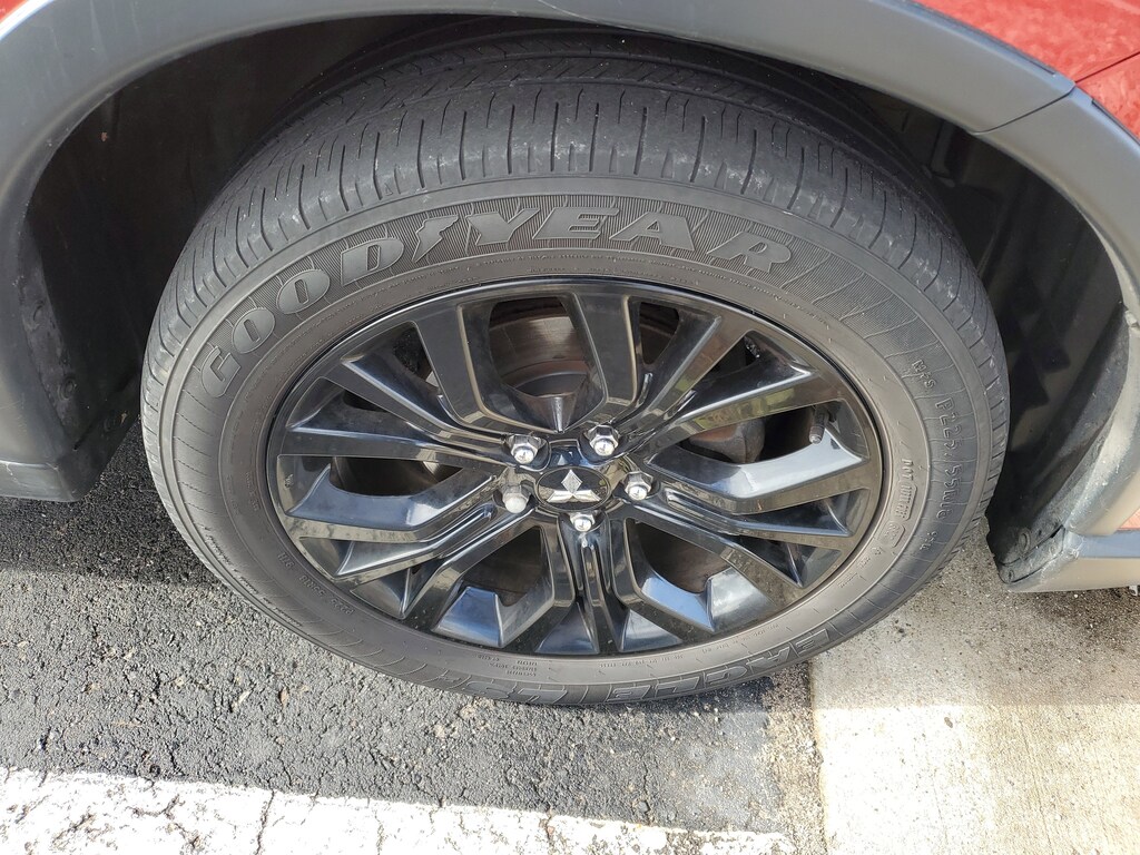 Used 2018 Mitsubishi Outlander LE CUV