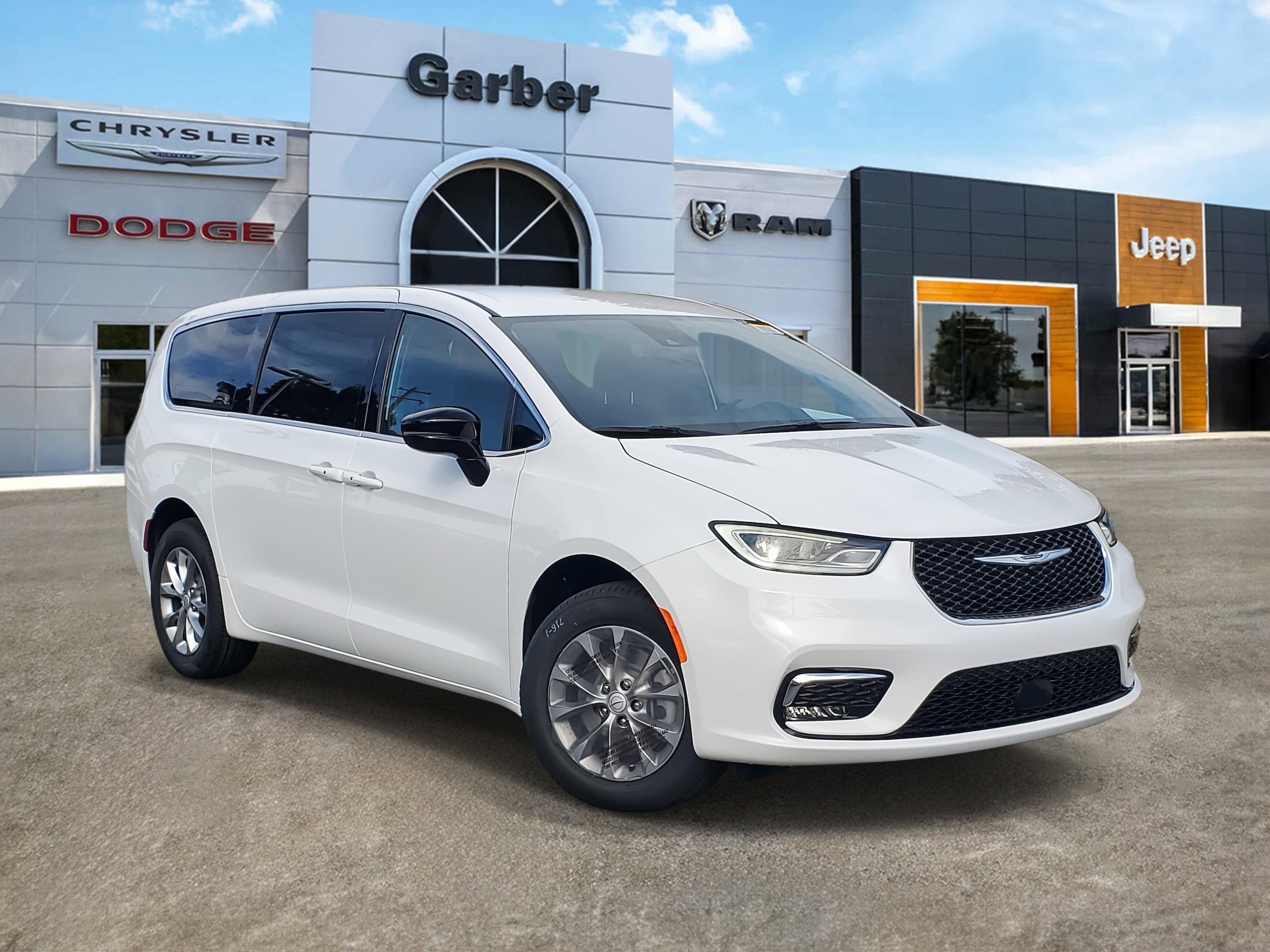 2026 Chrysler Pacifica Select's photo