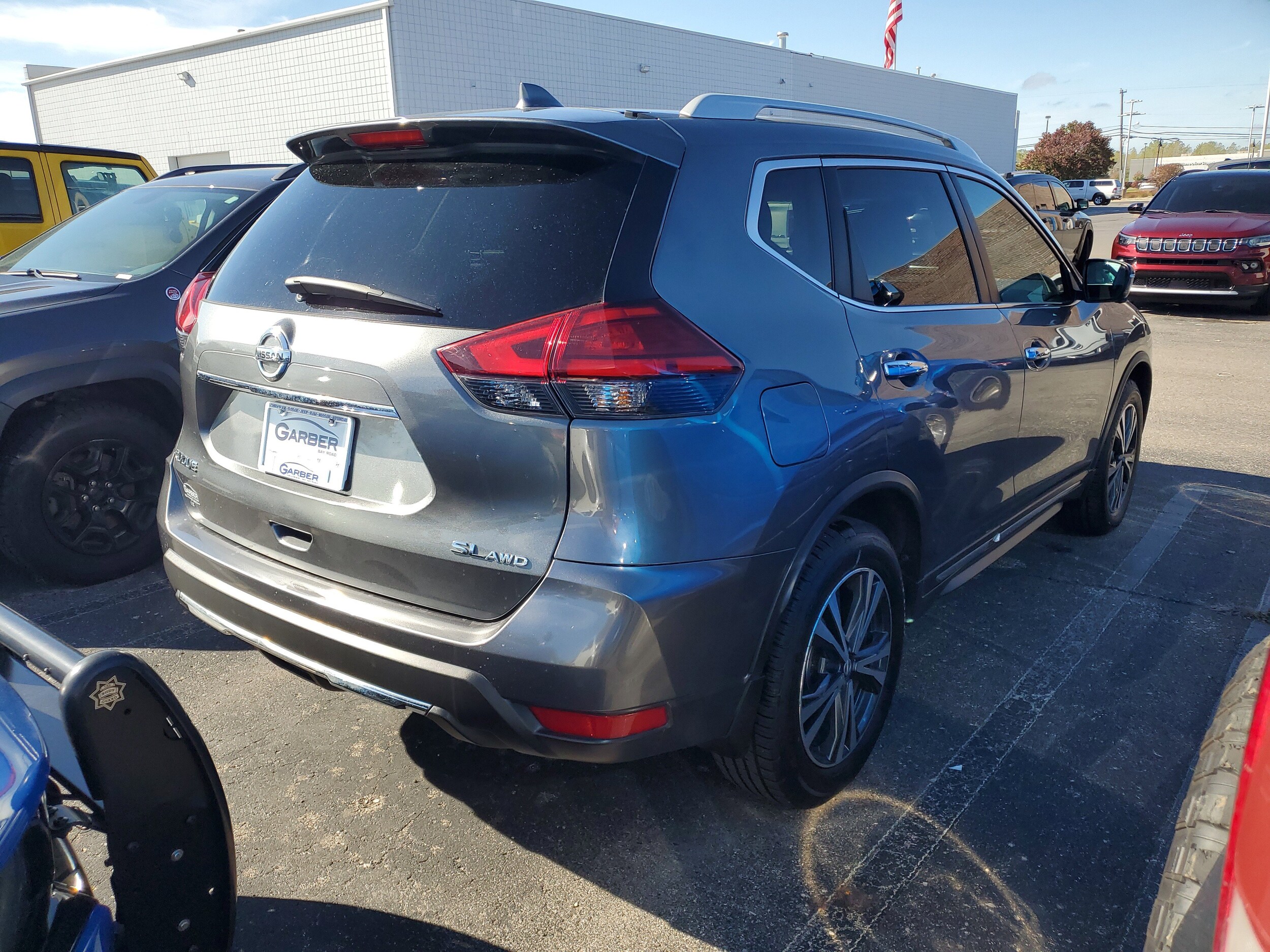 2017 Nissan Rogue SL photo 2