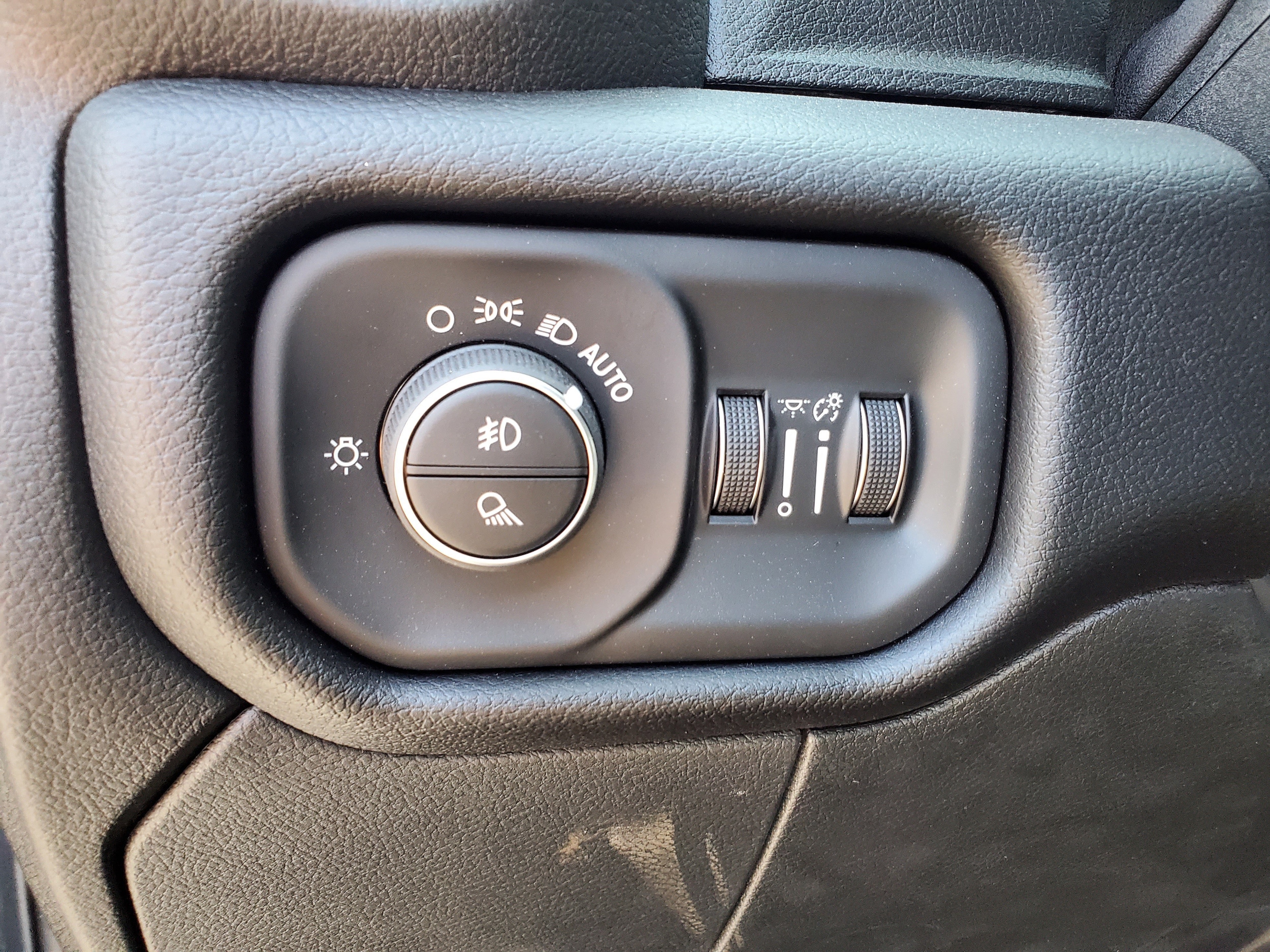 2026 RAM 2500 Laramie - Photo 10