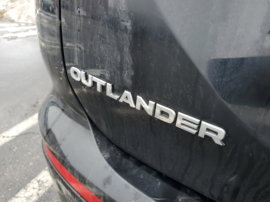 Used 2022 Mitsubishi Outlander SE CUV