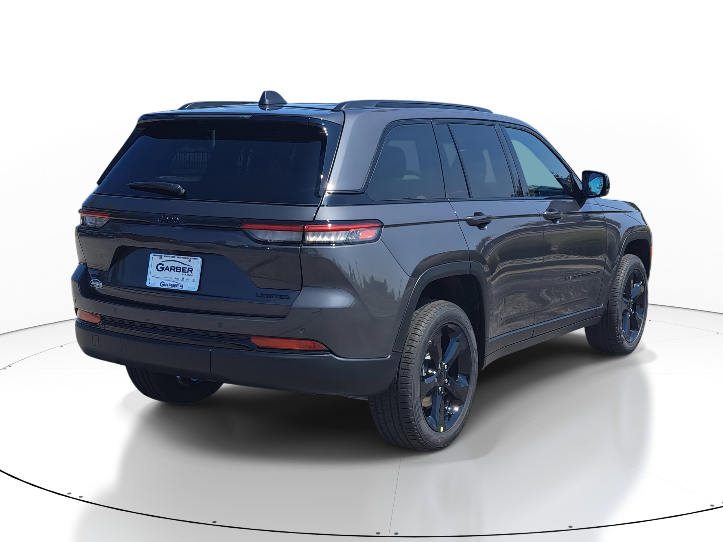 2025 Jeep Grand Cherokee Limited photo 3