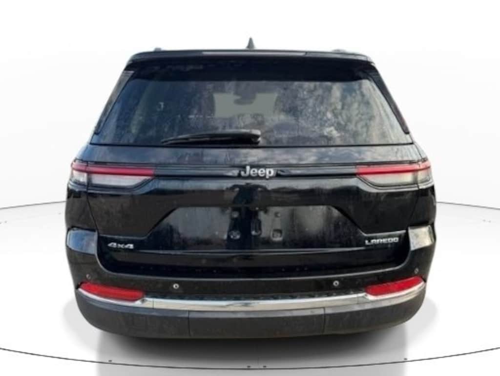 Used 2023 Jeep Grand Cherokee Laredo SUV