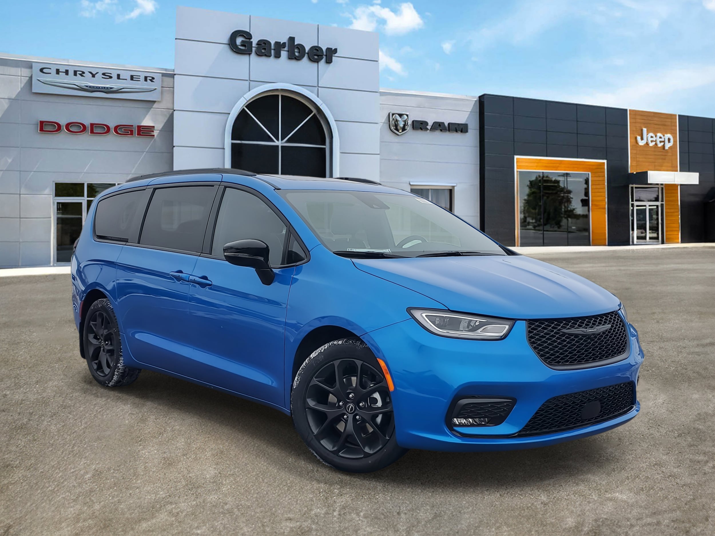 2026 Chrysler Pacifica Limited's photo