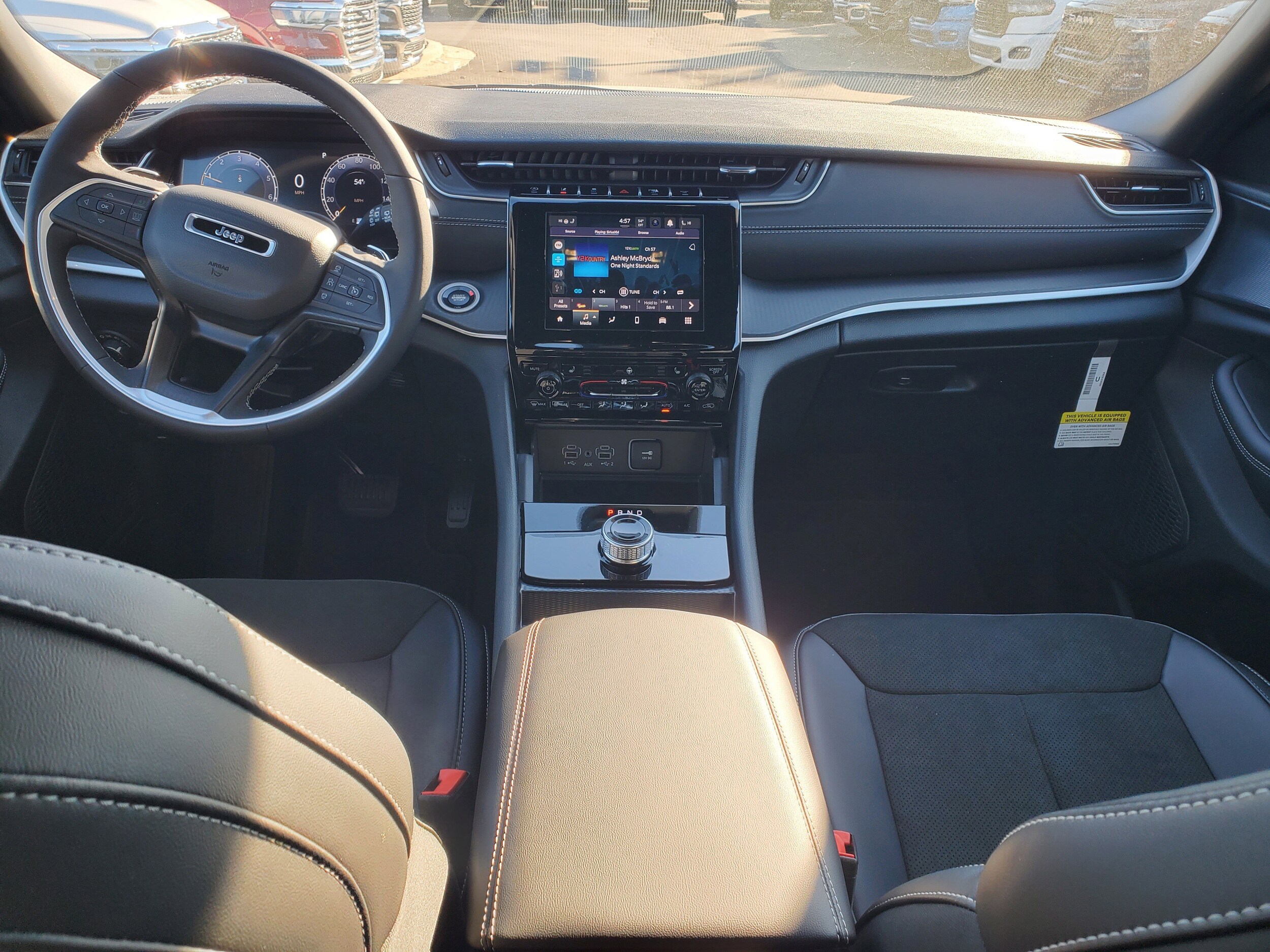 2025 Jeep Grand Cherokee Altitude photo 3