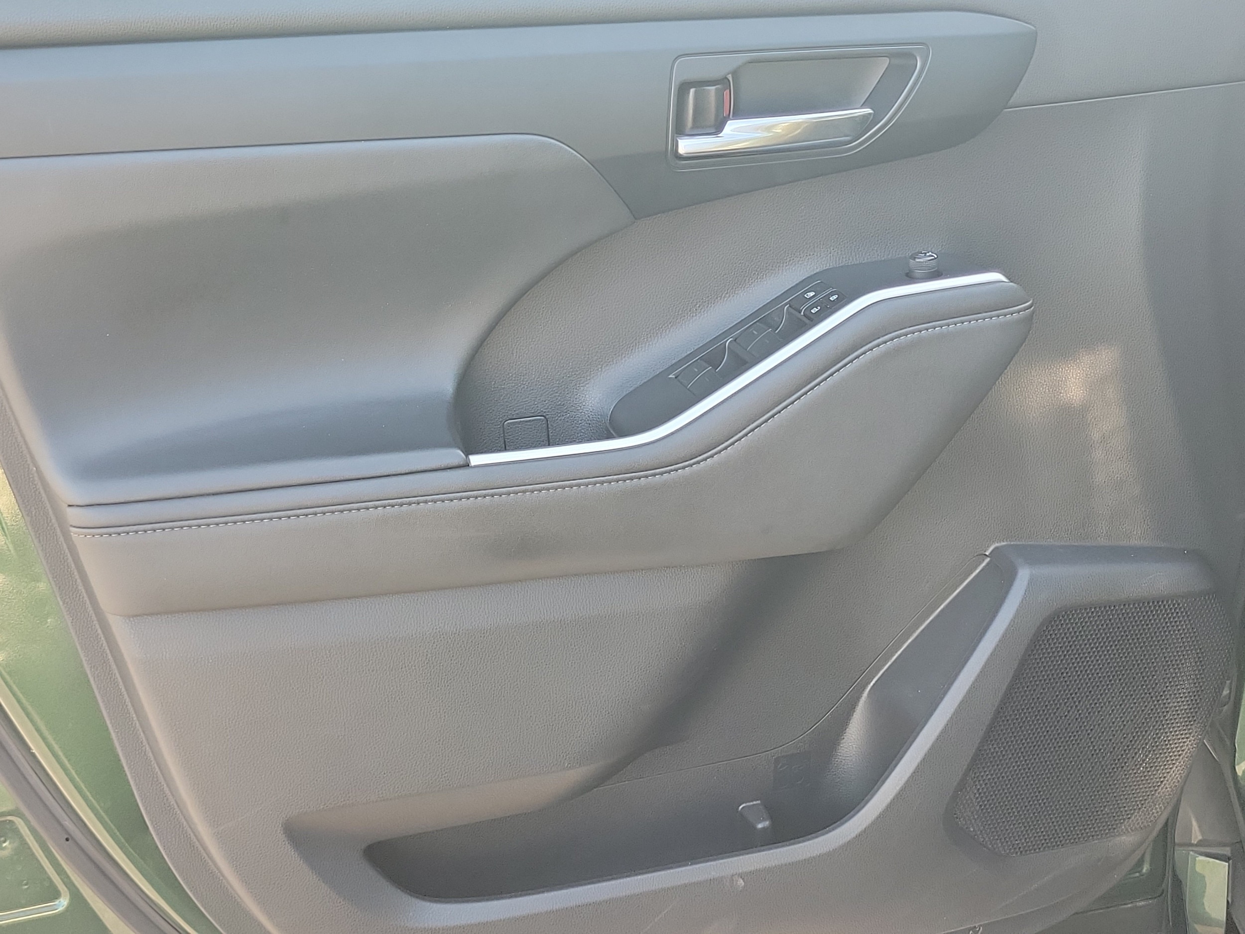 2023 Toyota Highlander XLE - Photo 24