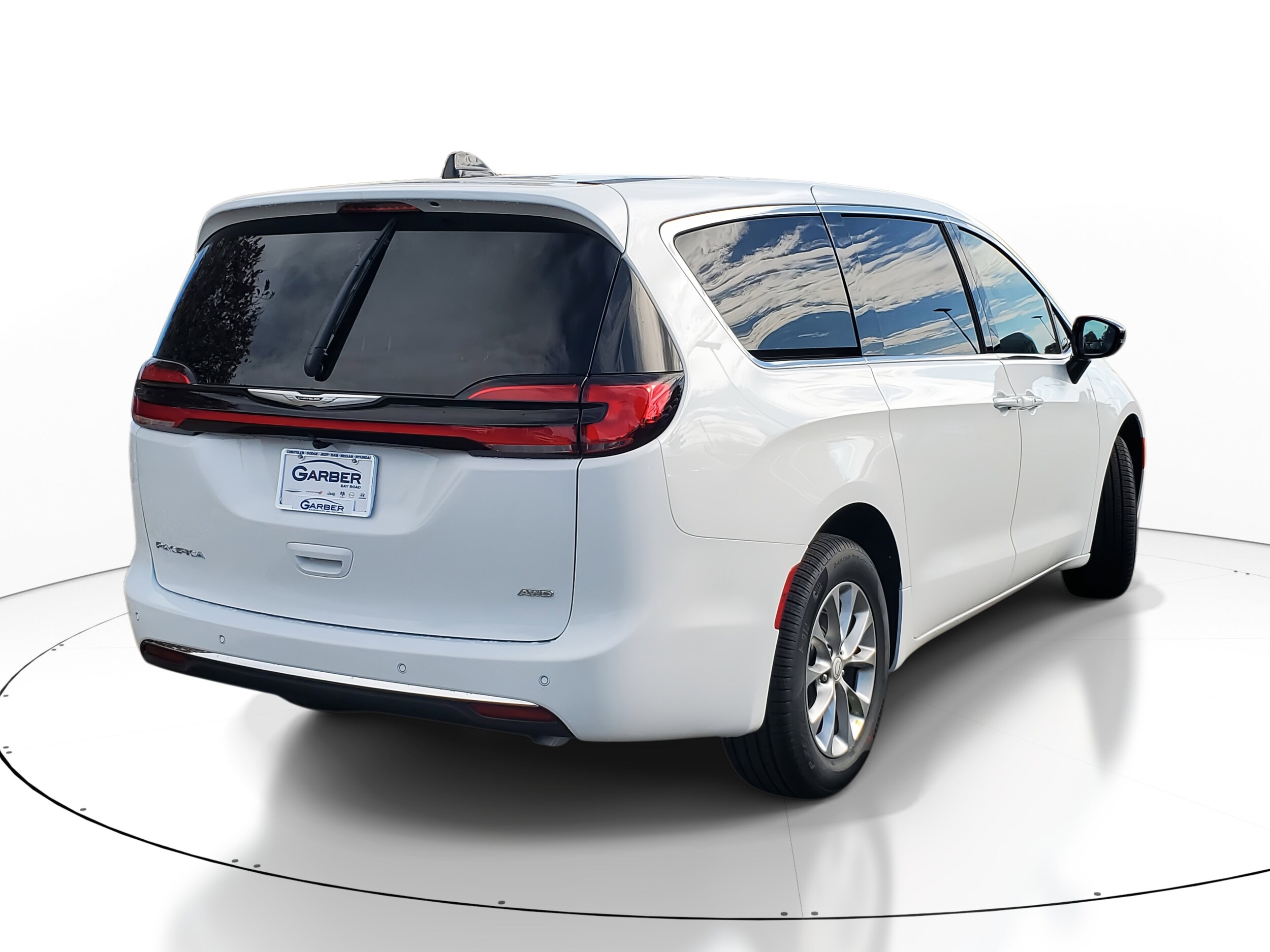 2026 Chrysler Pacifica photo 2