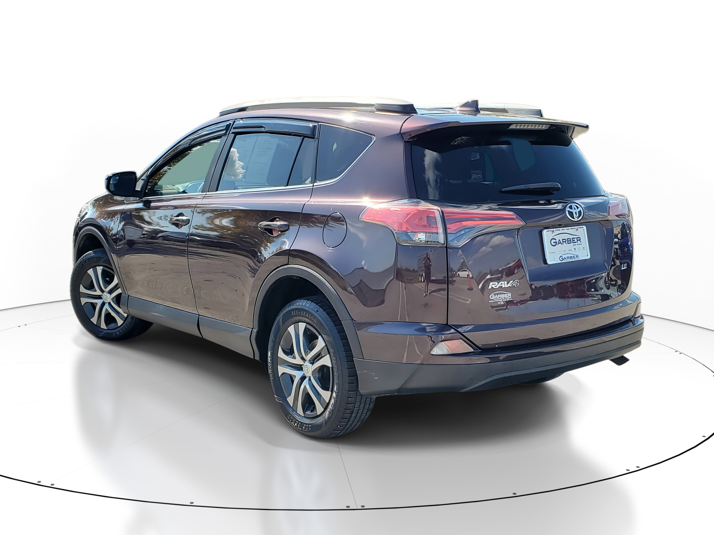 2018 Toyota RAV4 LE photo 3