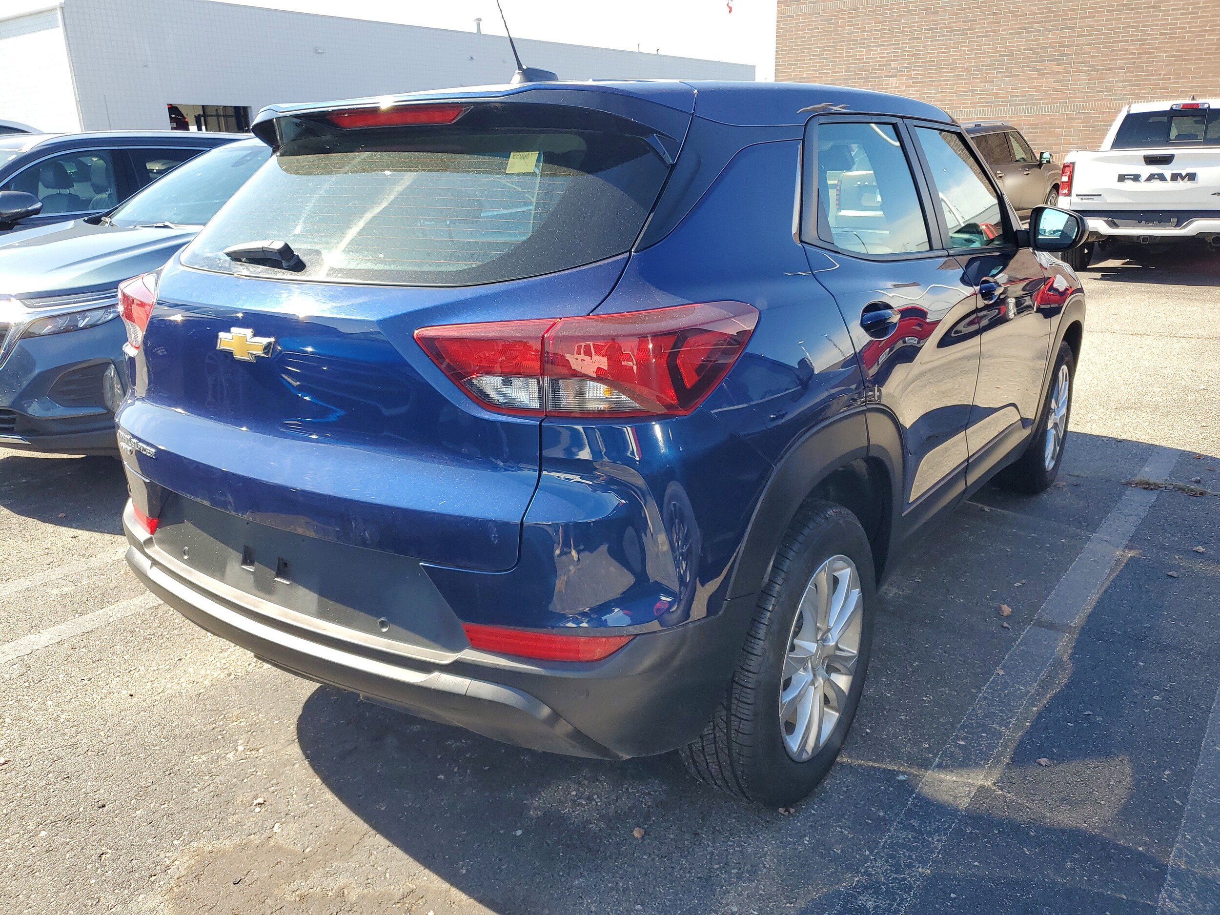 2022 Chevrolet Trailblazer LS photo 2