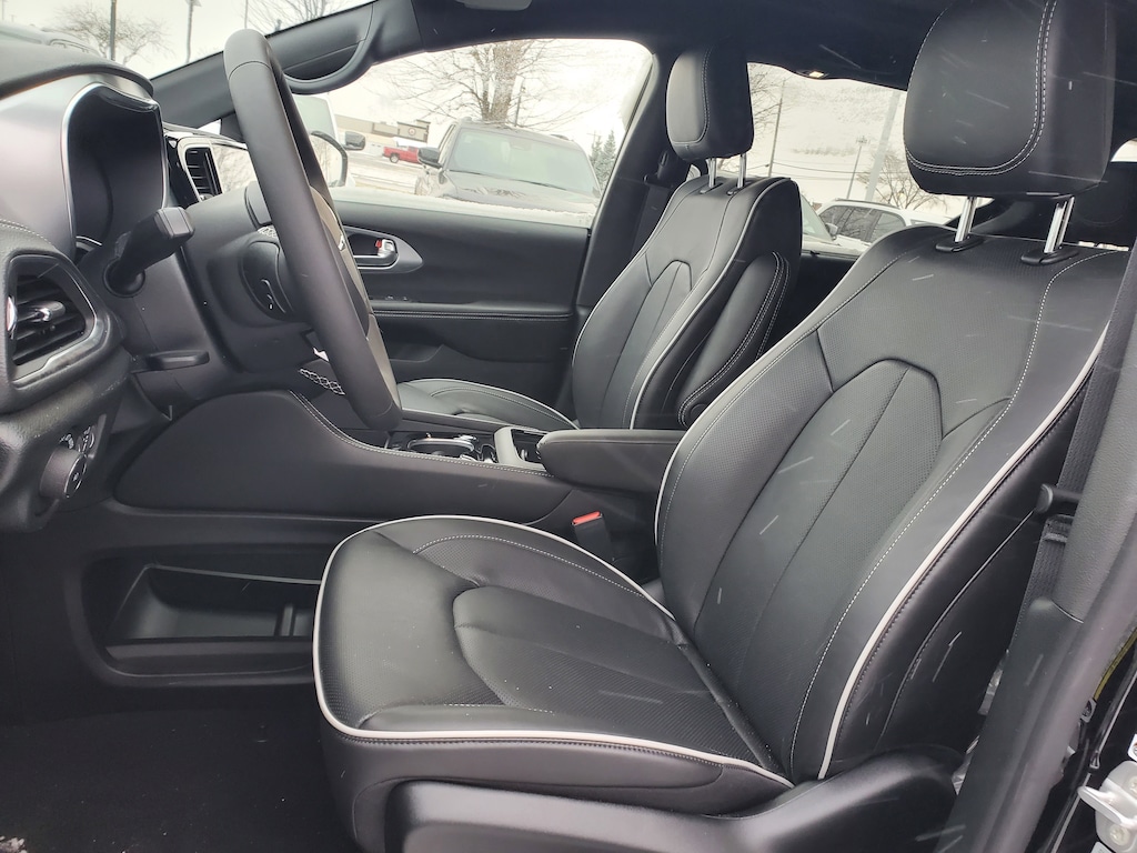 New 2026 Chrysler Pacifica LIMITED AWD Passenger Van