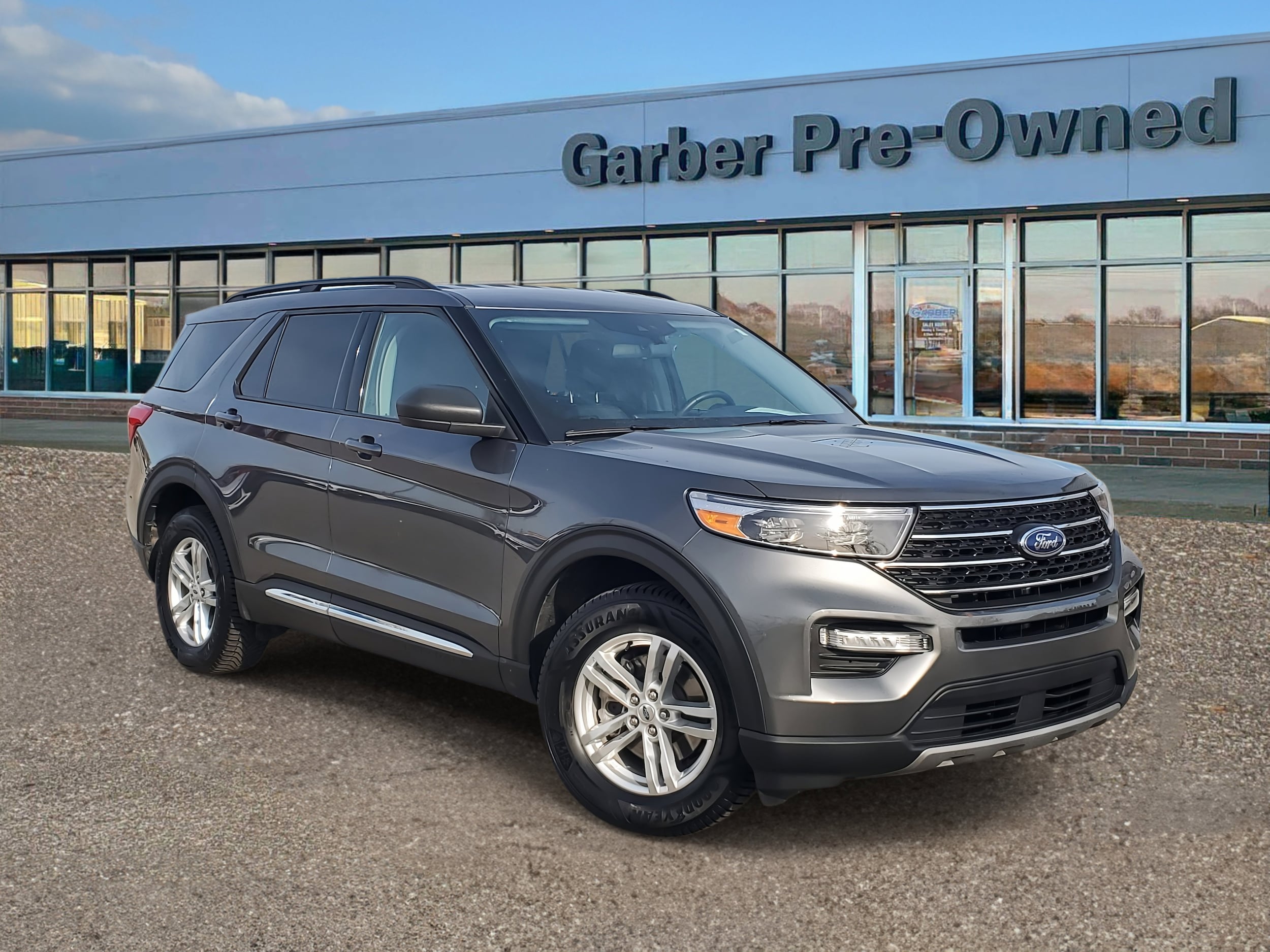 2023 Ford Explorer XLT's photo