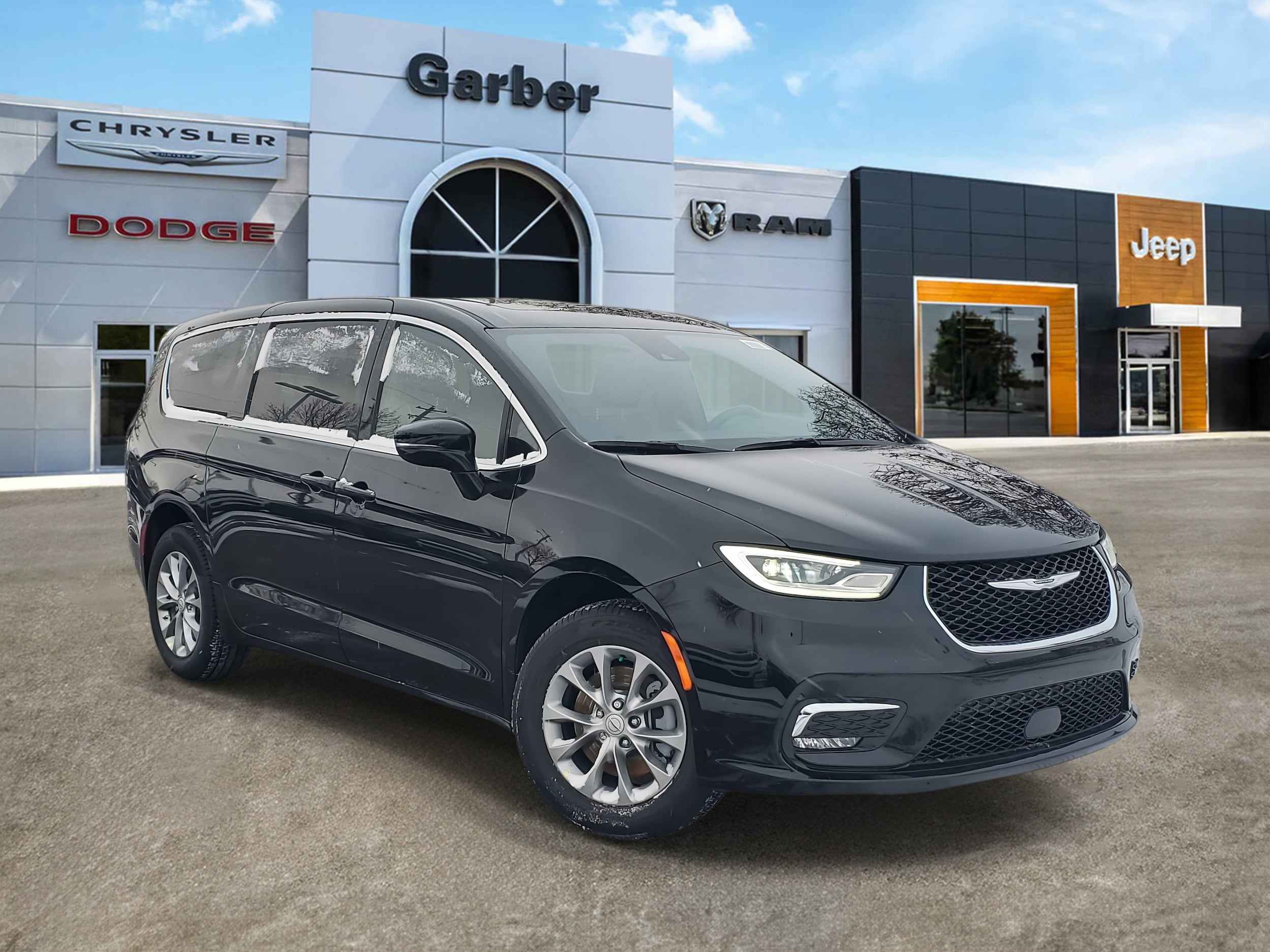 2026 Chrysler Pacifica Limited's photo