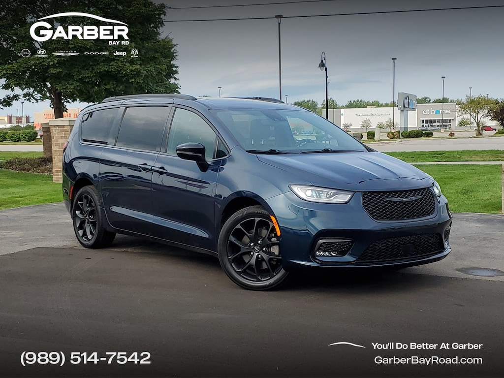 Used 2024 Chrysler Pacifica Limited Van Passenger Van