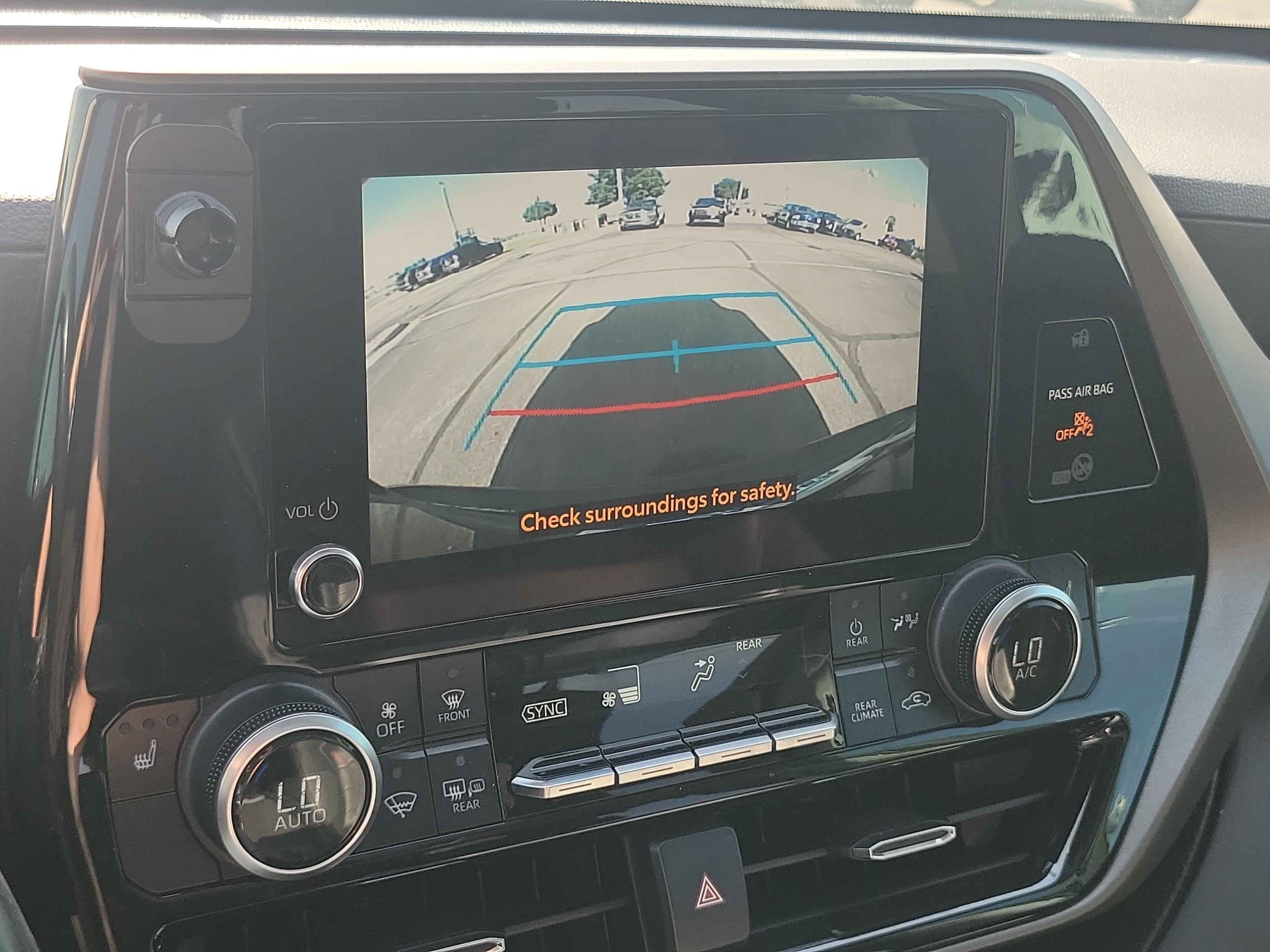 2023 Toyota Highlander XLE - Photo 17