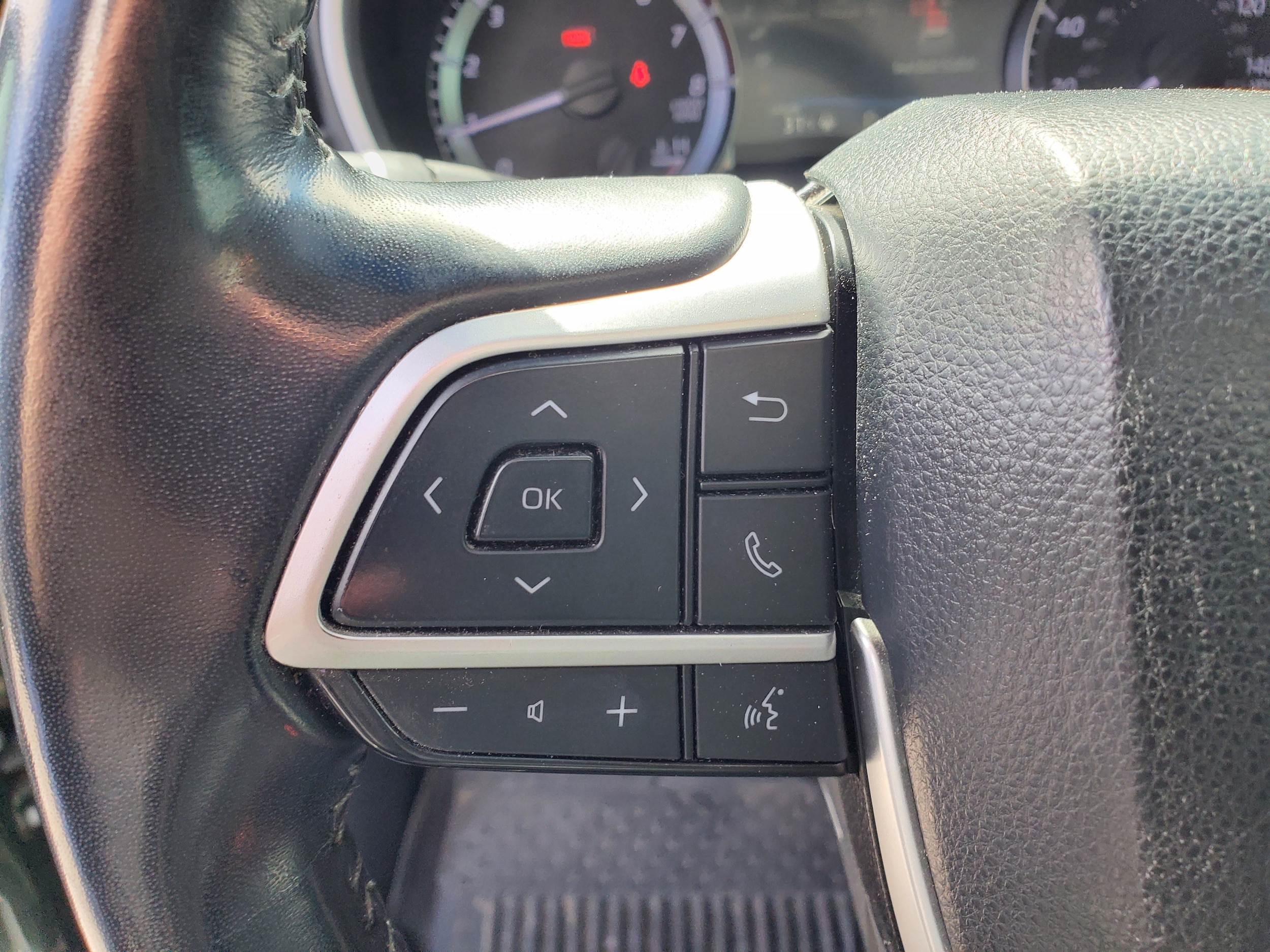 2023 Toyota Highlander XLE - Photo 14