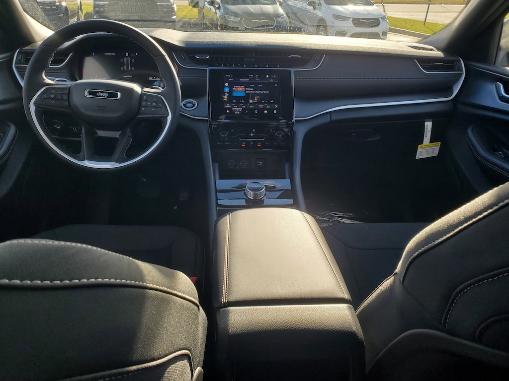 New 2025 Jeep Grand Cherokee LAREDO X 4X4 Sport Utility