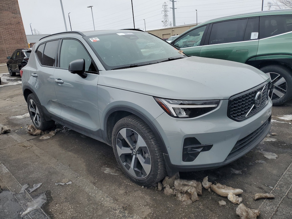 Used 2024 Volvo XC40 B5 Plus Dark Theme SUV