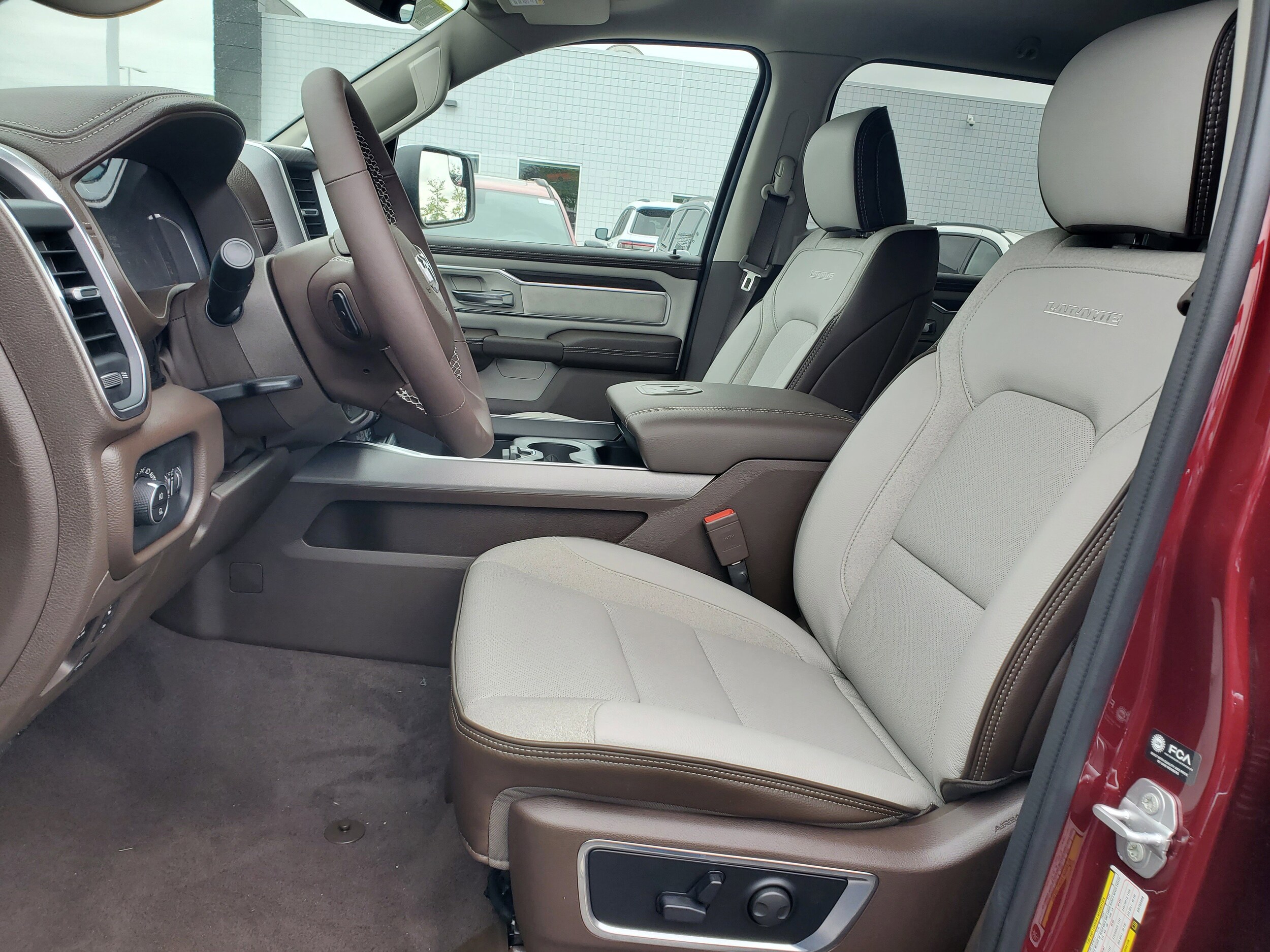 2025 Ram 1500 Laramie photo 4