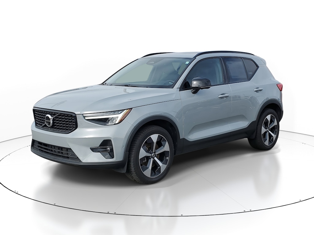 Used 2024 Volvo XC40 B5 Plus Dark Theme SUV