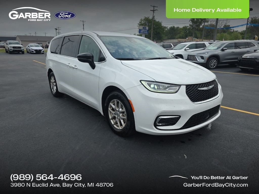 Used 2025 Chrysler Pacifica Select Van Passenger Van