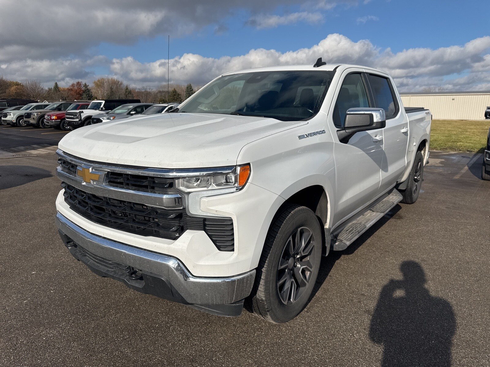 2022 Chevrolet Silverado 1500 LT photo 2