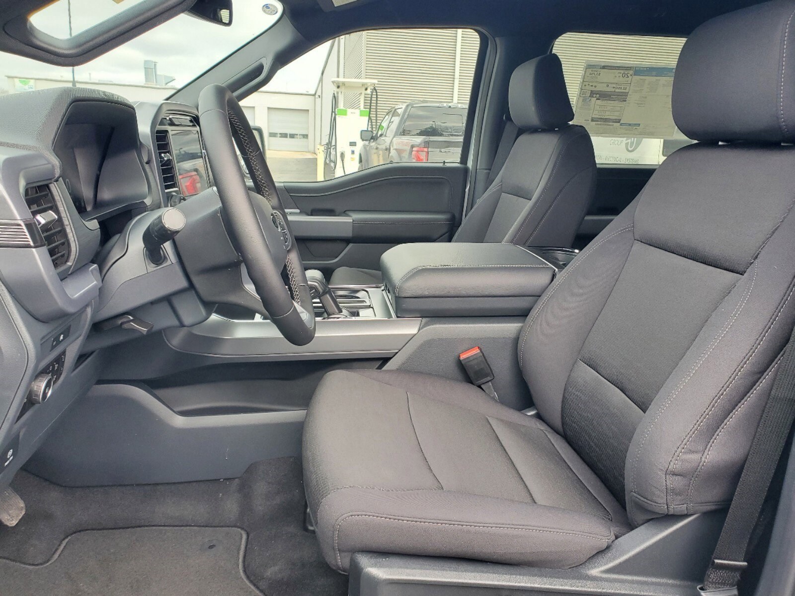 2025 Ford F-150 XLT photo 4