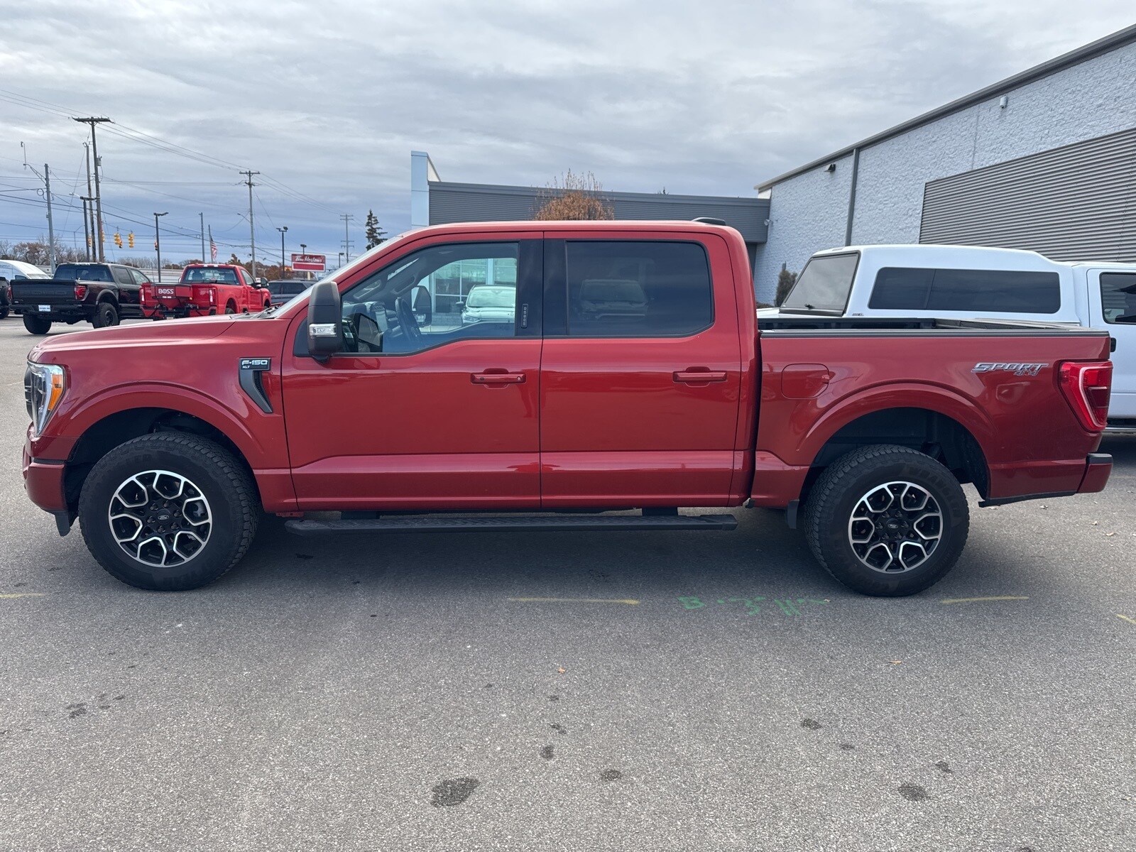 2023 Ford F-150 XLT photo 3
