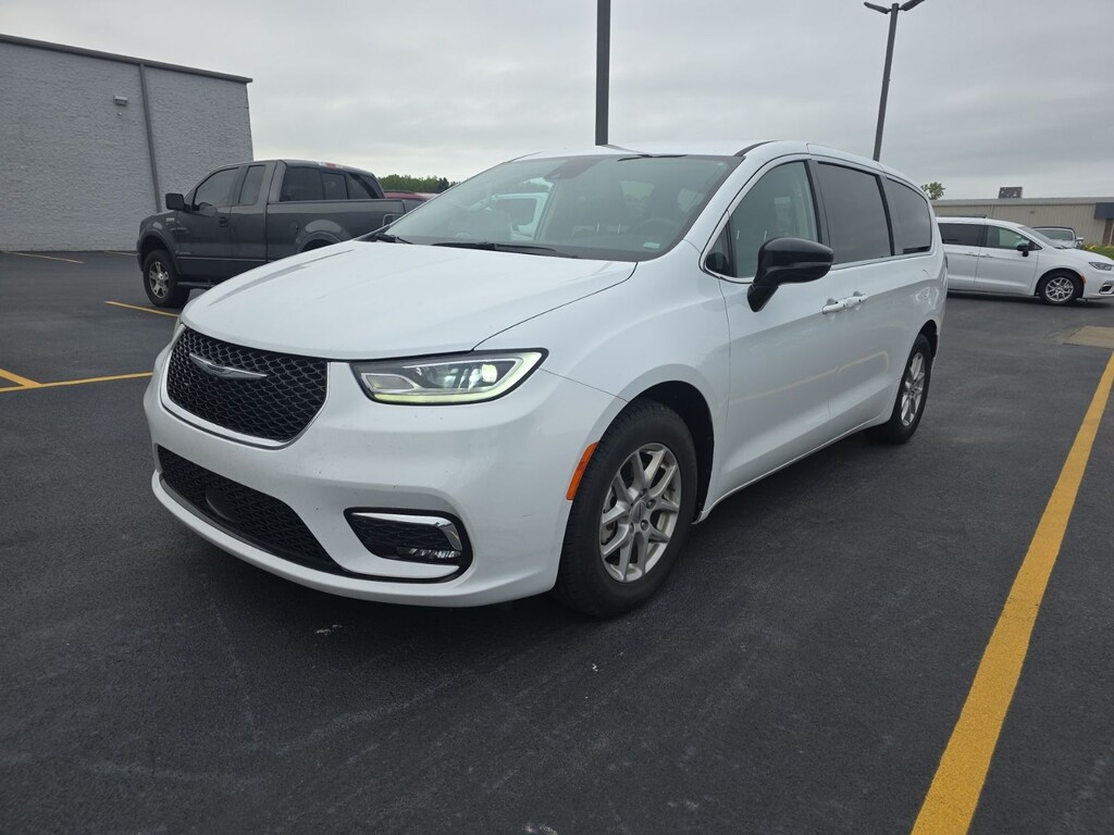Used 2024 Chrysler Pacifica Touring L Van Passenger Van
