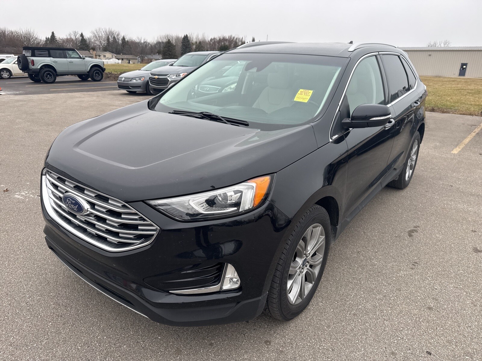 2019 Ford Edge Titanium photo 2