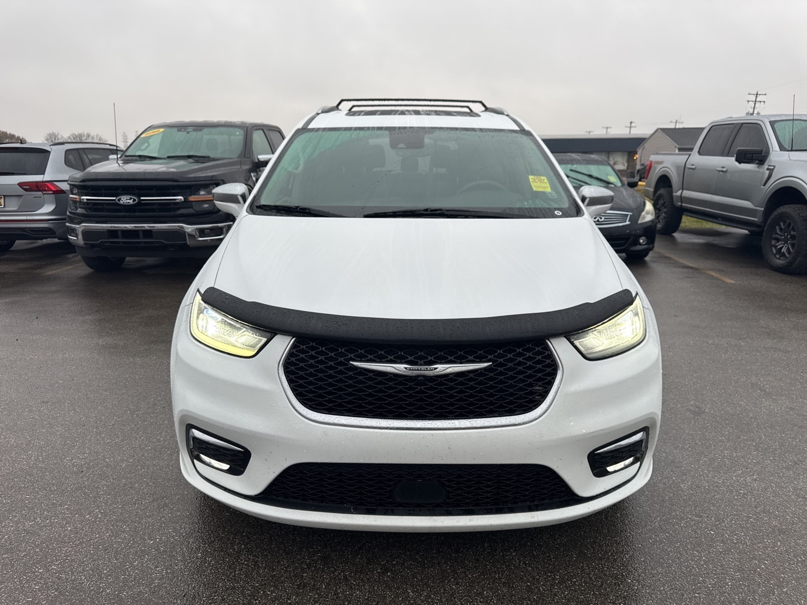 2021 Chrysler Pacifica Limited's photo