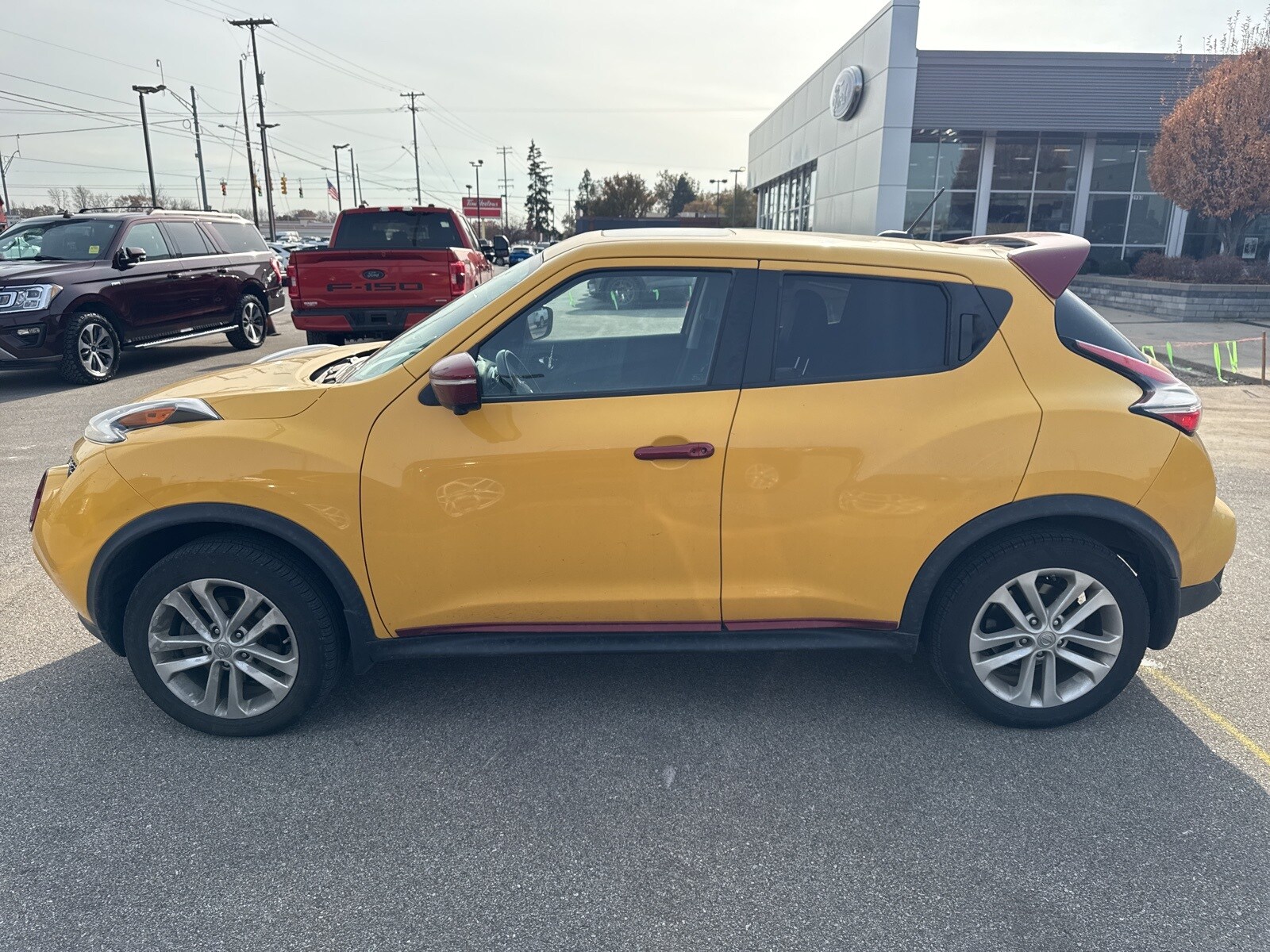 2015 Nissan Juke SL photo 3