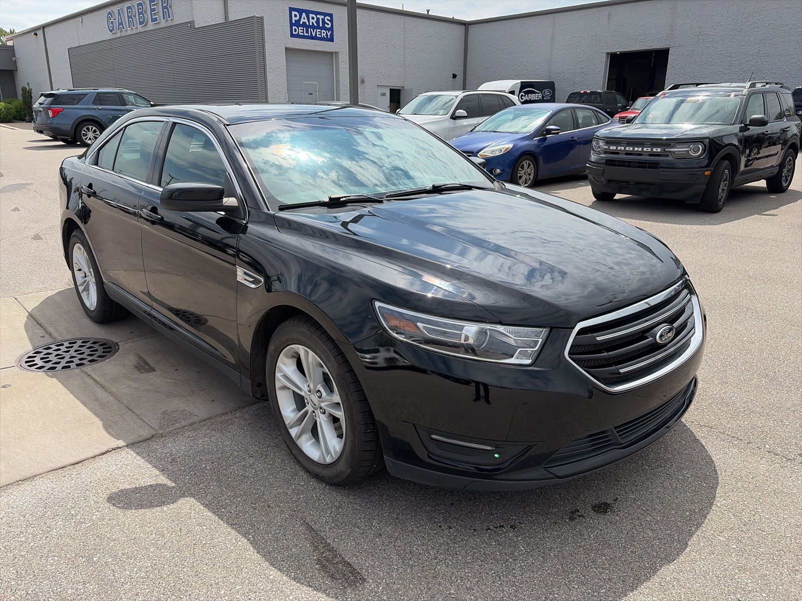 2018 Ford Taurus SEL AWD's photo