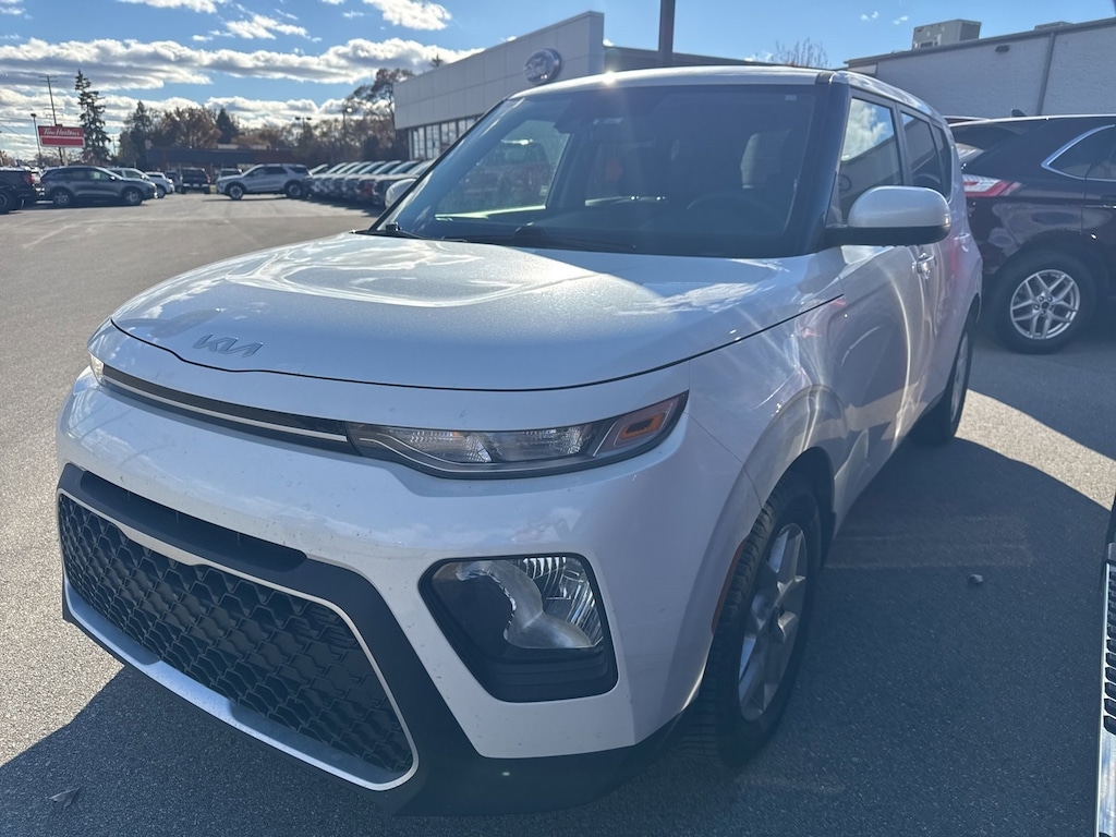 Certified 2022 Kia Soul LX Hatchback