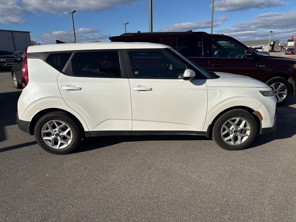 Certified 2022 Kia Soul LX Hatchback