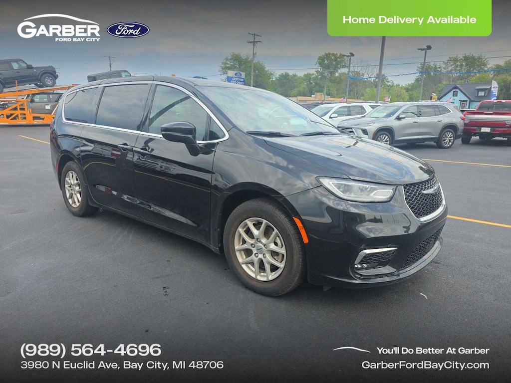 Used 2025 Chrysler Pacifica Select Van Passenger Van
