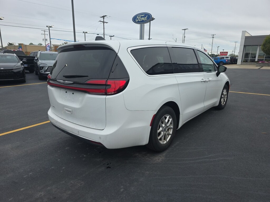 Used 2024 Chrysler Pacifica Touring L Van Passenger Van
