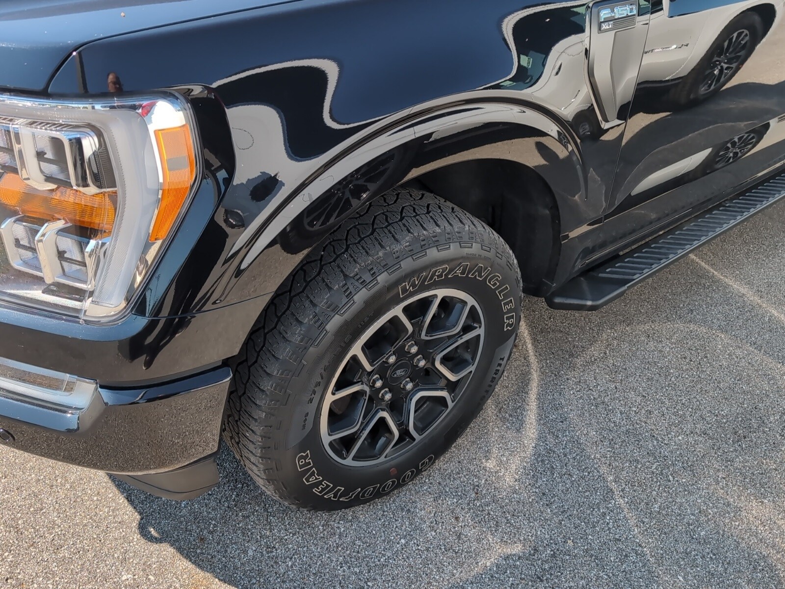 2021 Ford F-150 XLT photo 2
