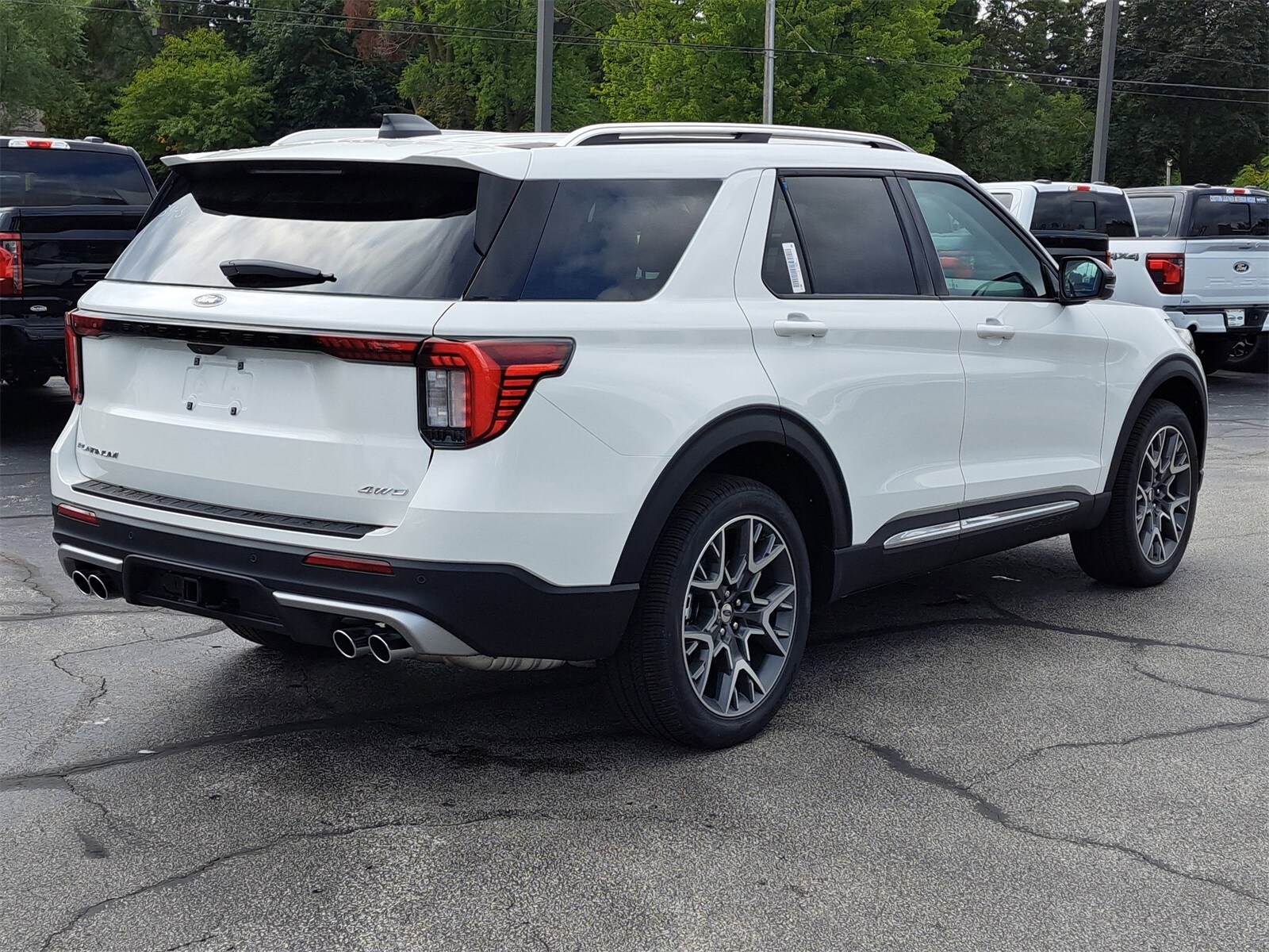 2025 Ford Explorer Platinum photo 4