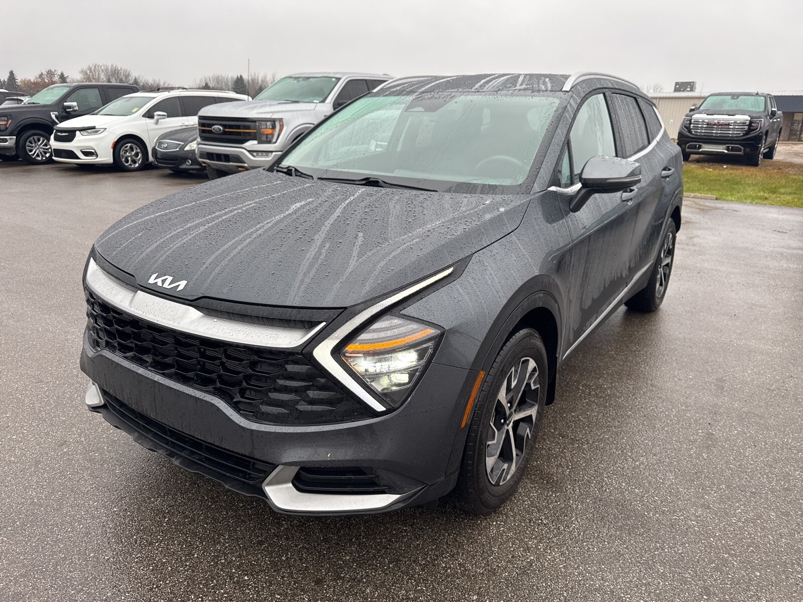 2024 Kia Sportage EX photo 2