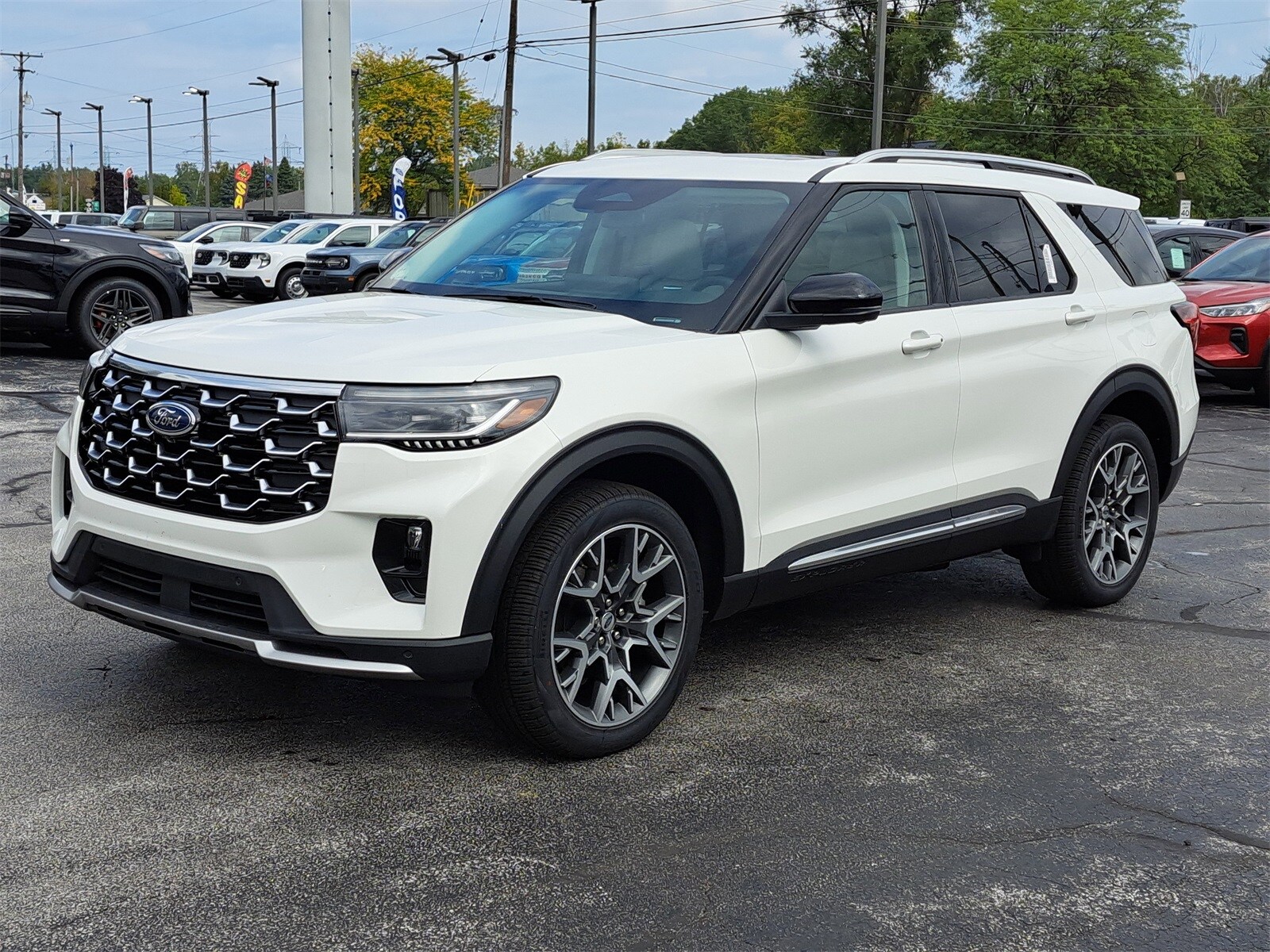 2025 Ford Explorer Platinum photo 2
