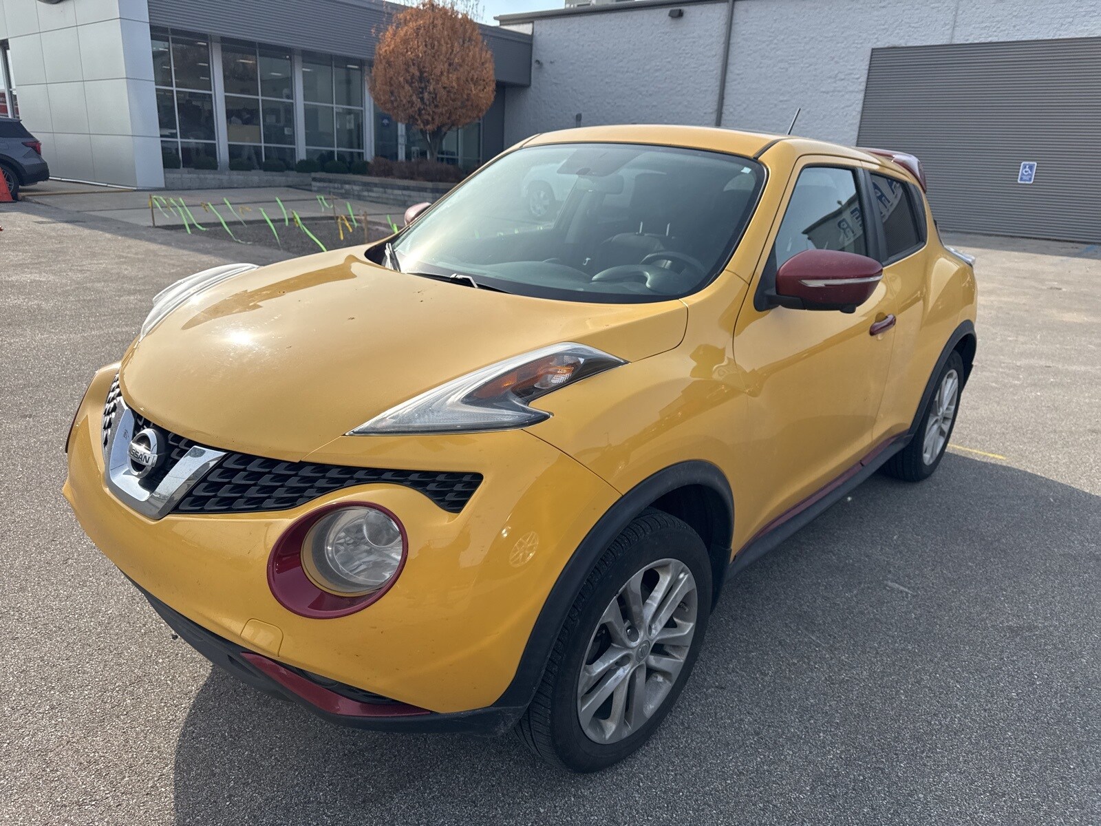 2015 Nissan Juke SL photo 2