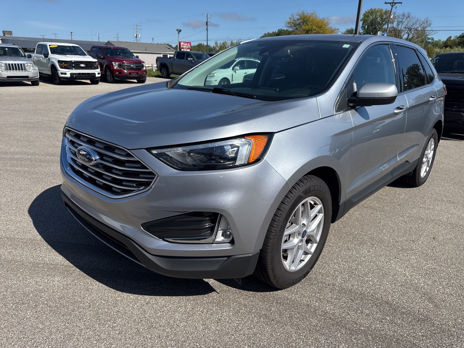 2022 Ford Edge SEL photo 2