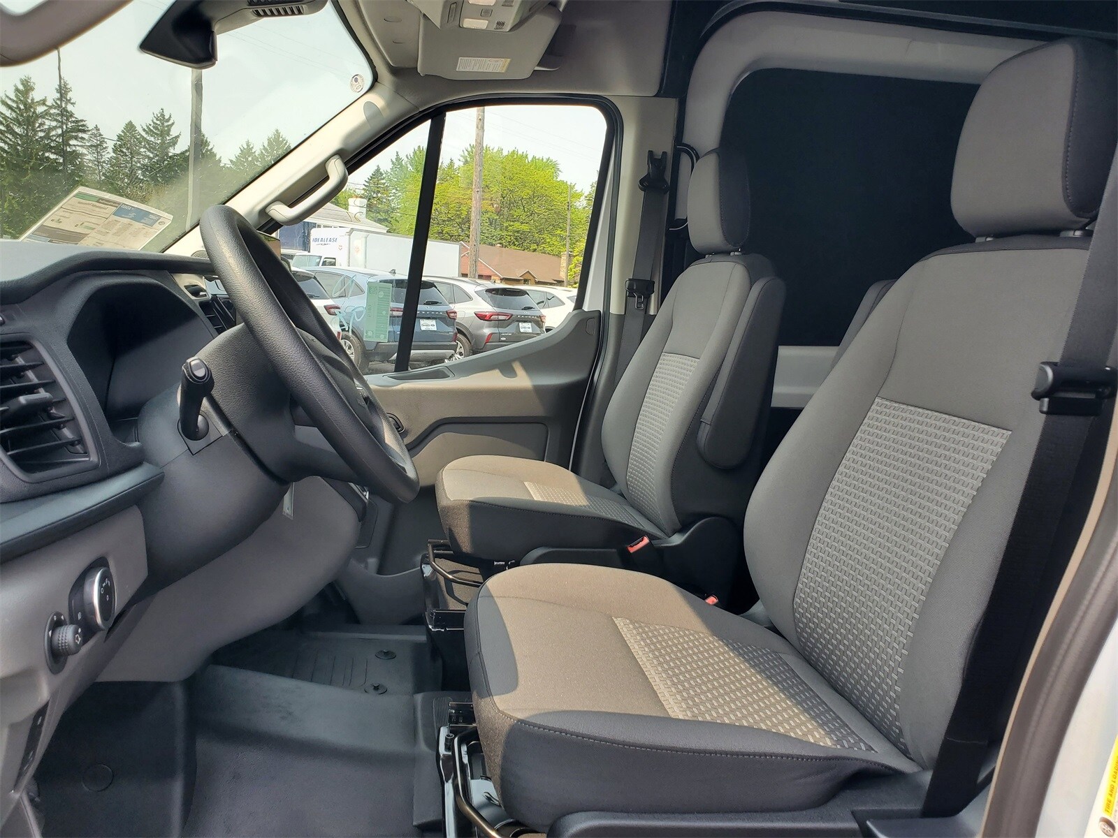 2025 Ford Transit photo 4
