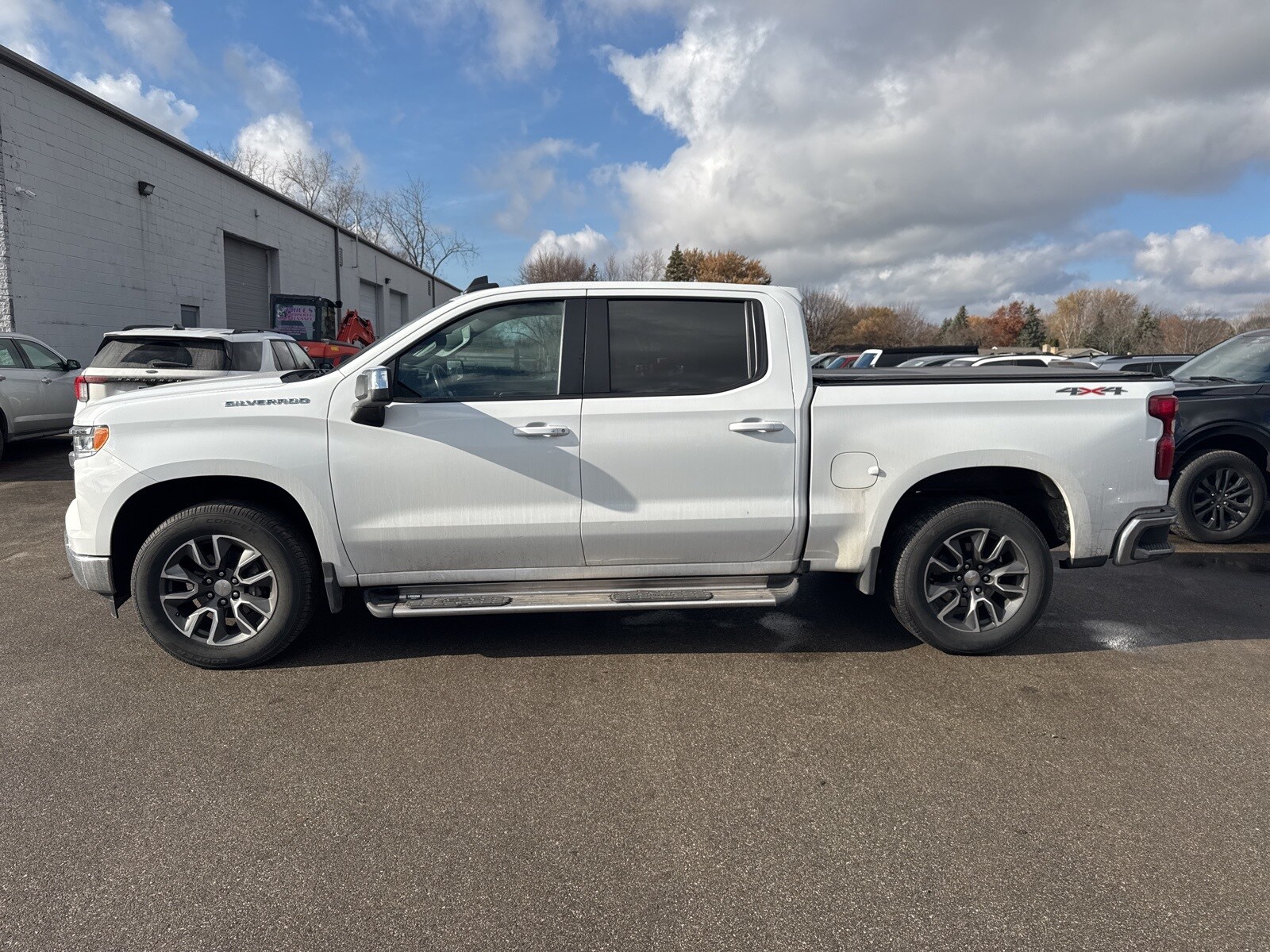 2022 Chevrolet Silverado 1500 LT photo 3