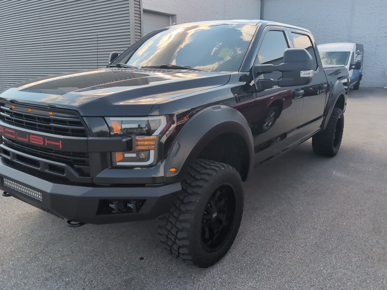 2015 Ford F-150 XLT photo 2