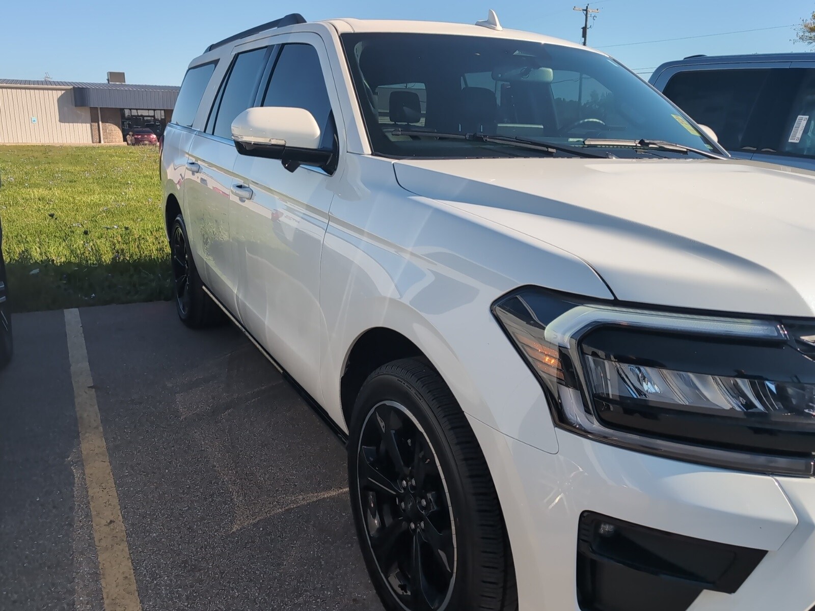 2023 Ford Expedition MAX Limited photo 2