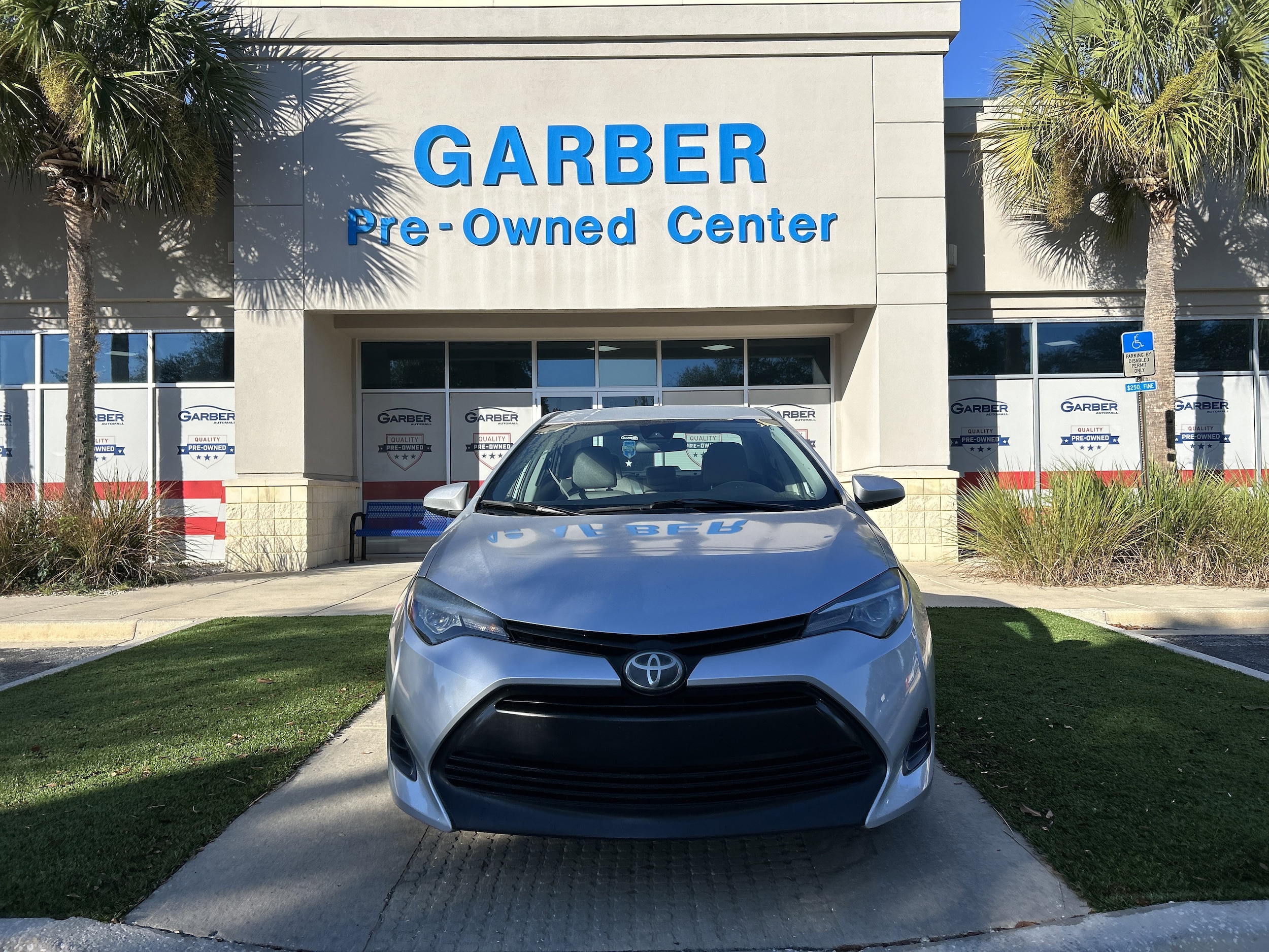 Used 2019 Toyota Corolla LE with VIN 5YFBURHE5KP936125 for sale in Green Cove Springs, FL